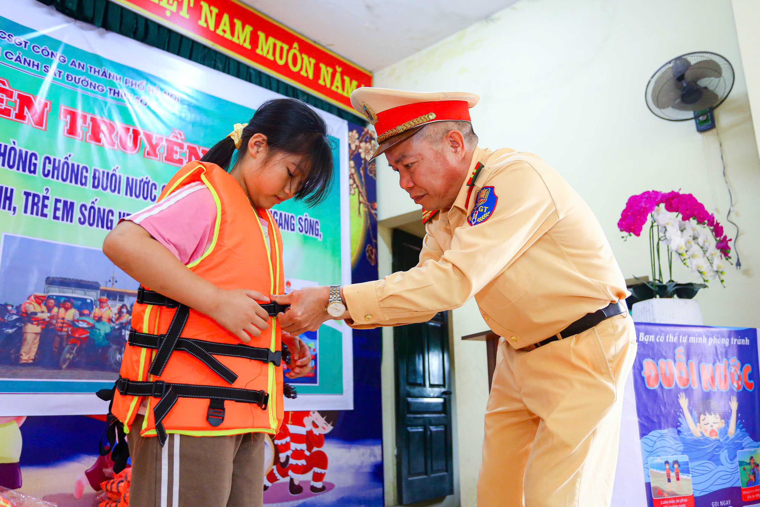 Công an Hà Nội đẩy mạnh tuyên truyền phòng chống đuối nước cho trẻ em
