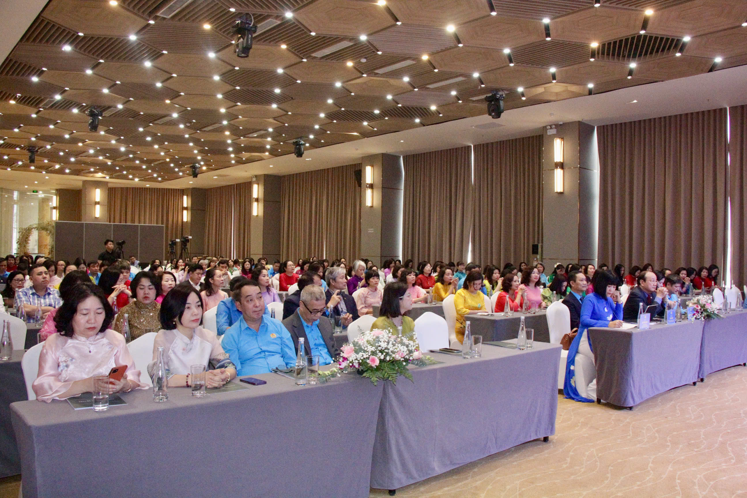 Lan tỏa phong trào 'Giỏi việc nước, đảm việc nhà' ngành Công Thương