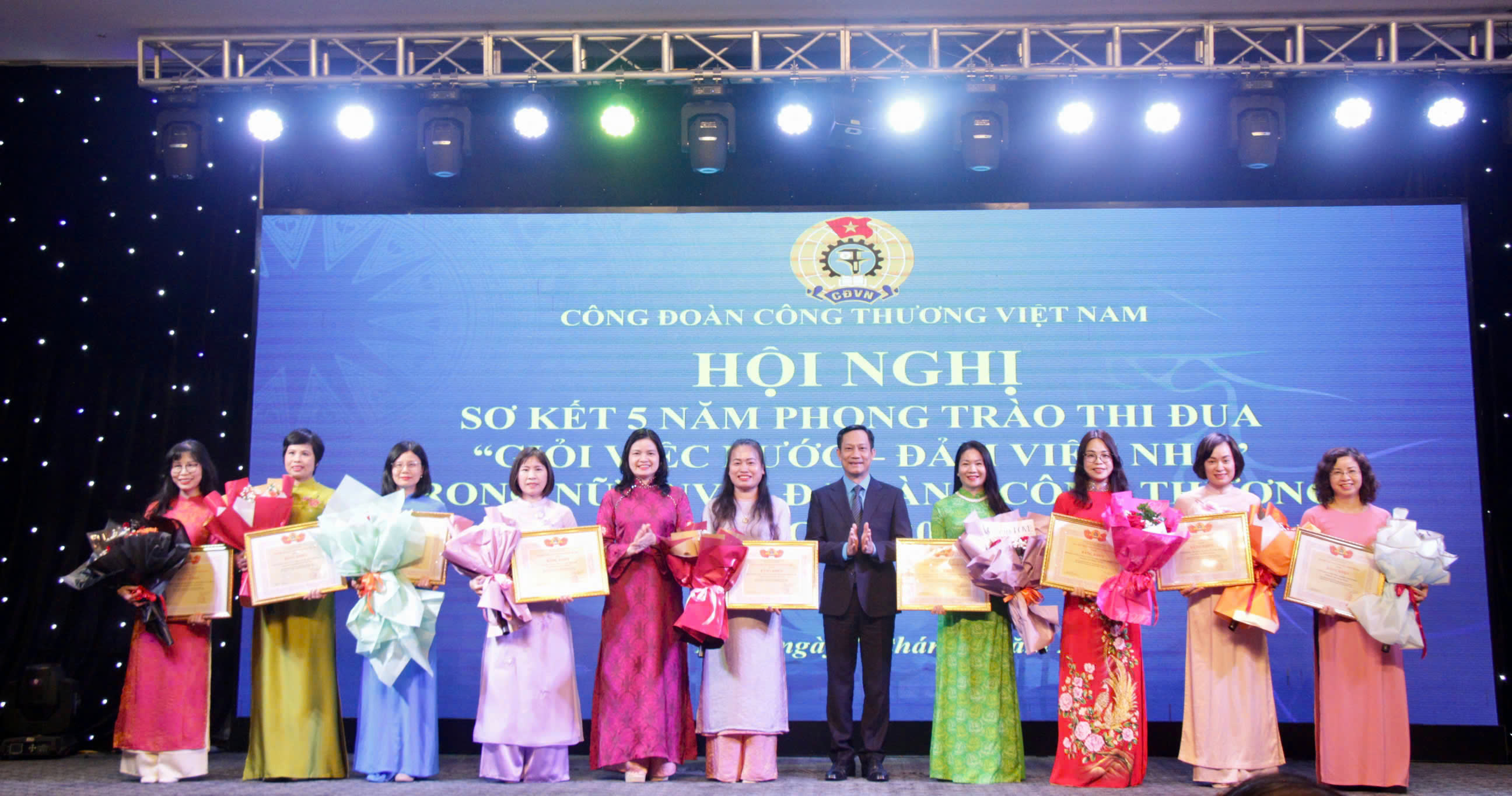 Phụ nữ Công Thương khẳng định vai trò trong thời kỳ mới  - 2