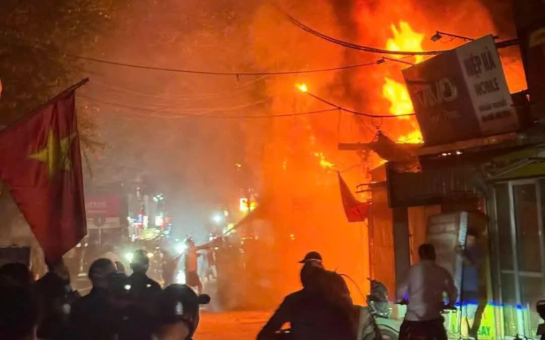 Hà Nội: Liên tiếp xảy ra hai vụ cháy trong đêm