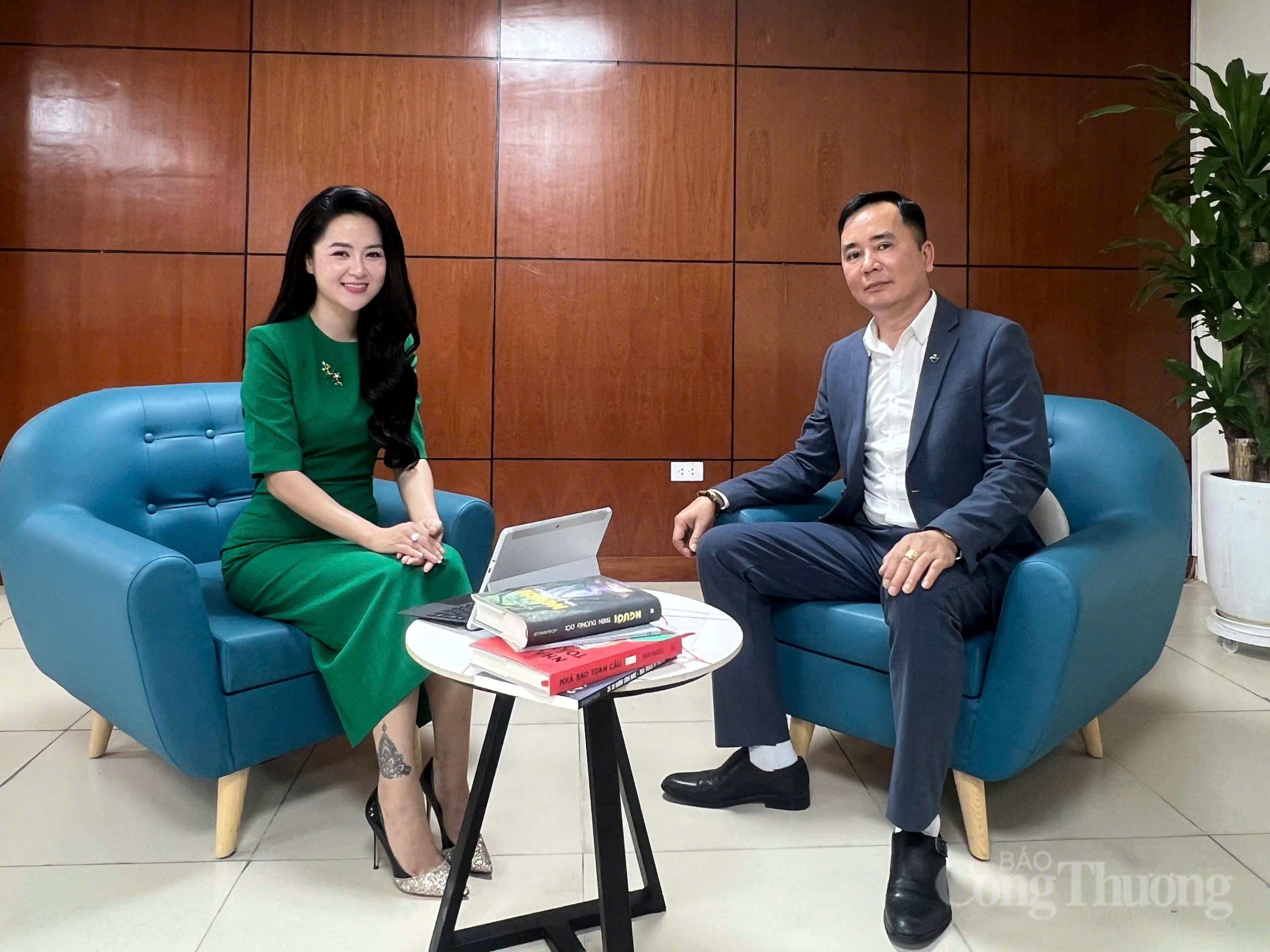 Trong cuộc trò chuyện với phóng viên Báo Công Thương, doanh nhân Phạm Tùng chia sẻ: "Điểm cốt lõi không nằm ở ngành nghề, mà nằm ở đối tượng mà mình phục vụ, đó người tiêu dùng". Ảnh: Trường Giang