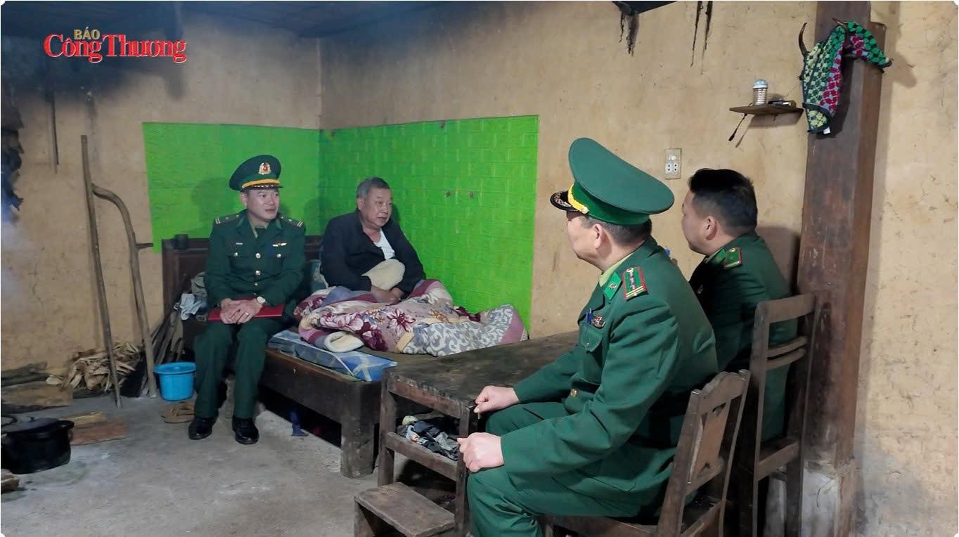 Dựng 'thế trận lòng dân' vững chắc nơi biên cương Tùng Vài