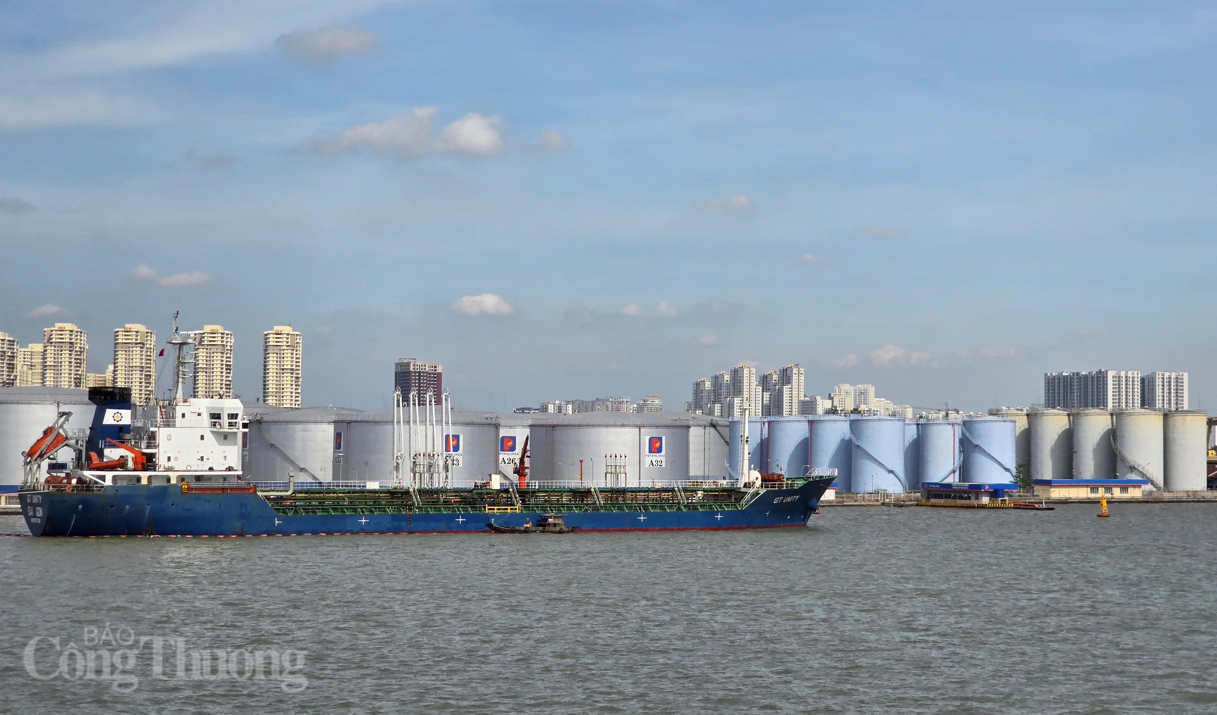 Khủng hoảng xăng dầu toàn cầu và cách các quốc gia ứng phó