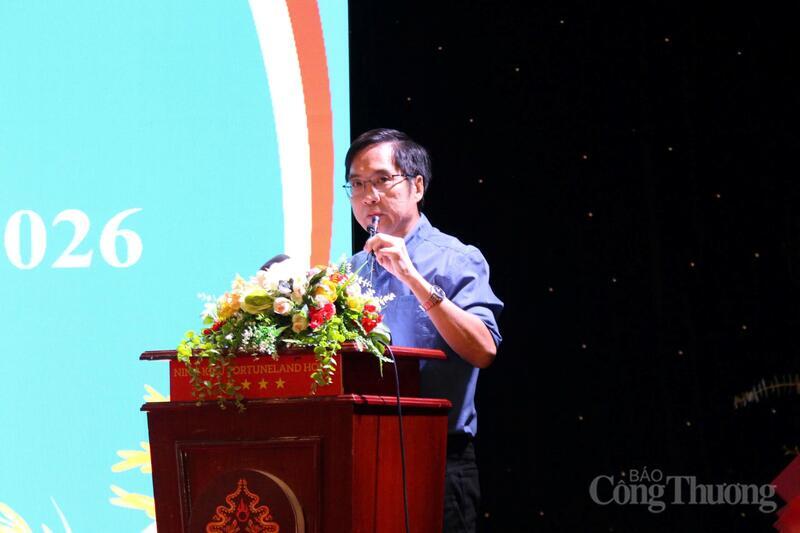 Ông Nguyễn Việt Anh, Tổng Giám đốc lương thực Phương Đông, phát biểu ý kiến tại hội nghị.