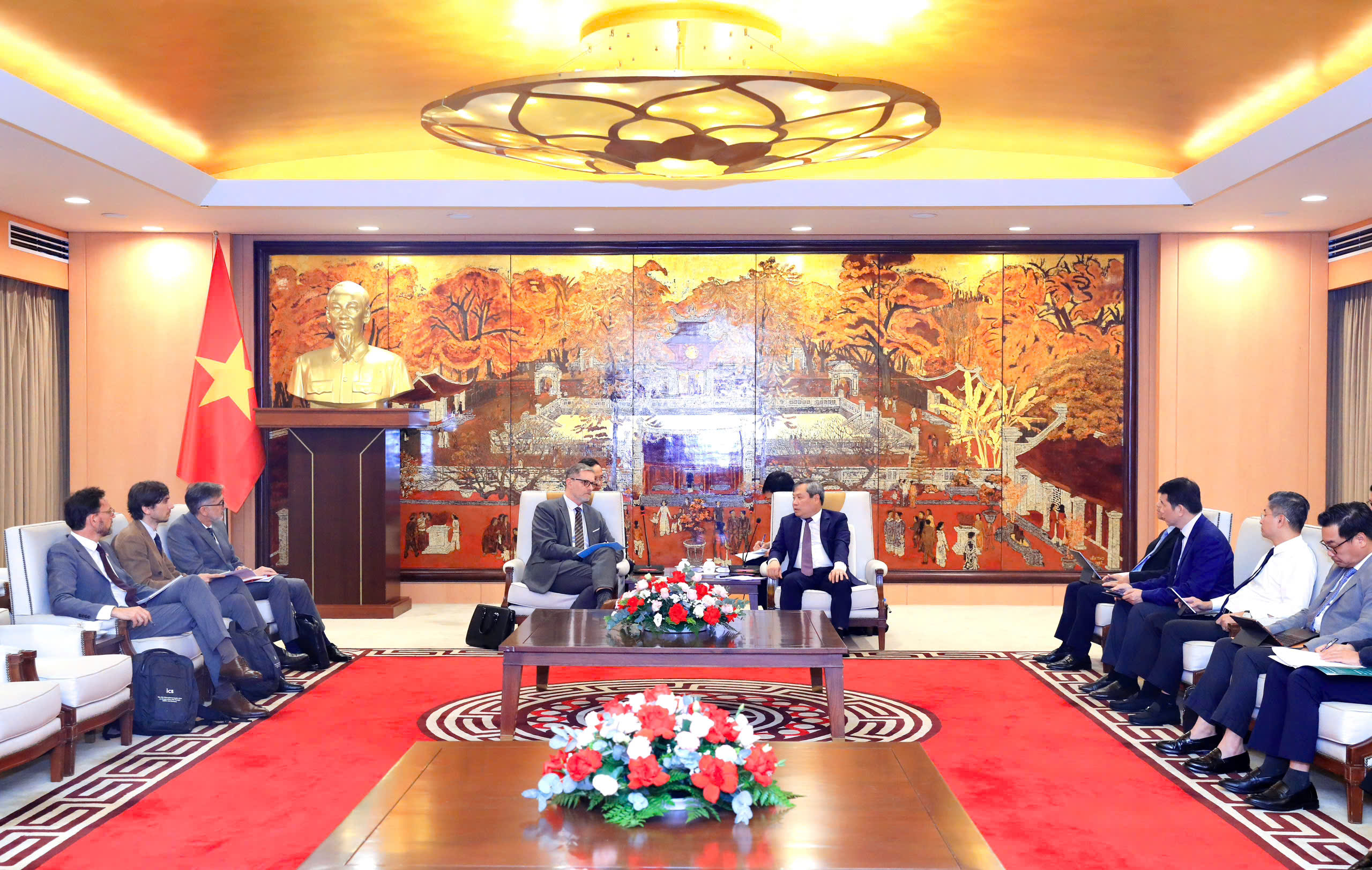 Nâng tầm hợp tác giữa Hà Nội với các địa phương, đối tác Pháp