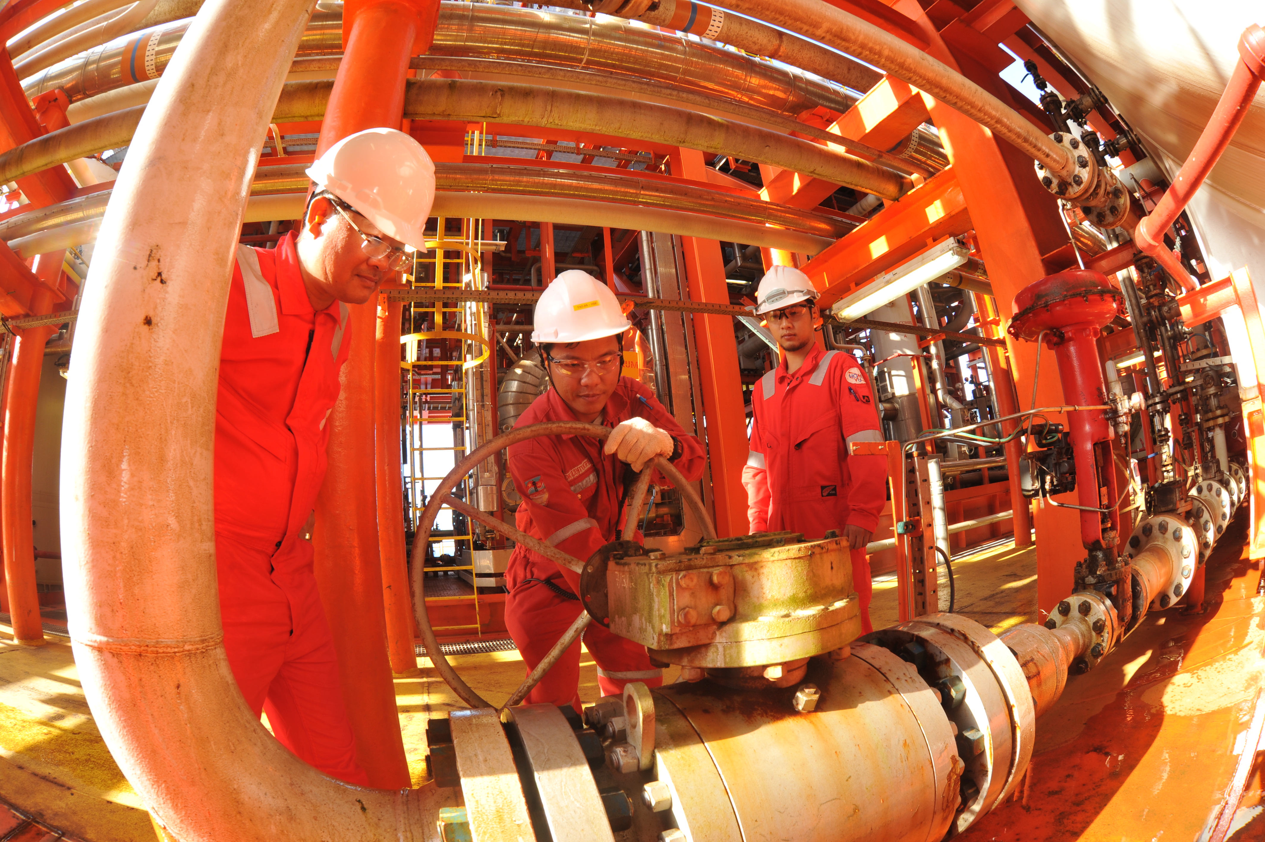 Chỉ thị 09: Chuyển từ ứng phó sang chủ động trong an ninh năng lượng 