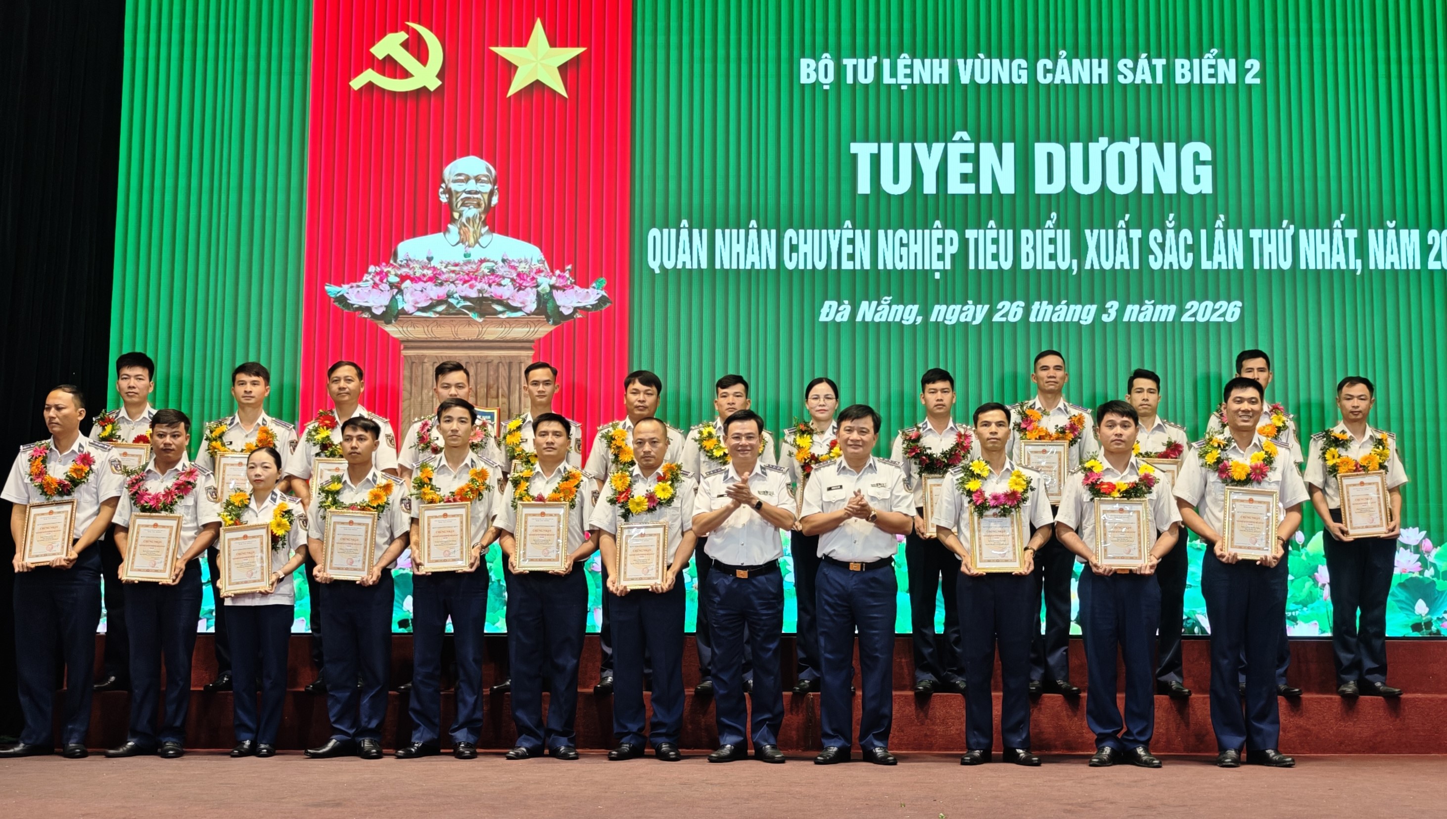 Tôn vinh gần 100 quân nhân chuyên nghiệp tiêu biểu, xuất sắc