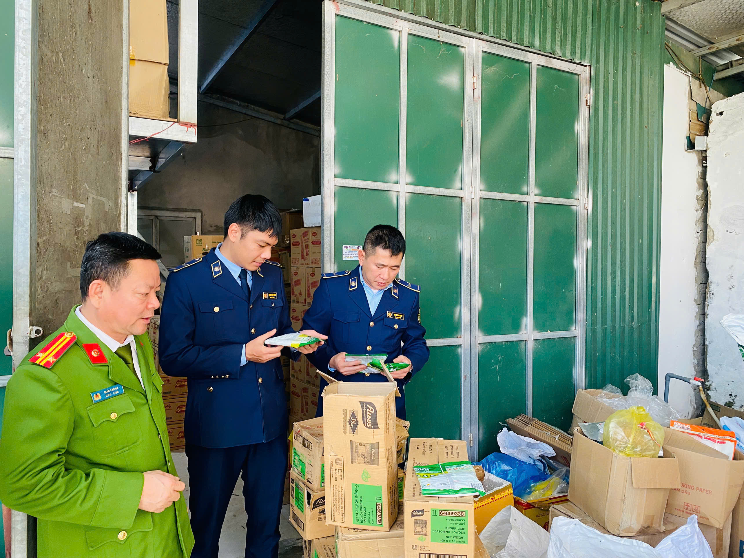 Quản lý thị trường Nghệ An xử phạt 220 vụ vi phạm trong 3 tháng đầu năm