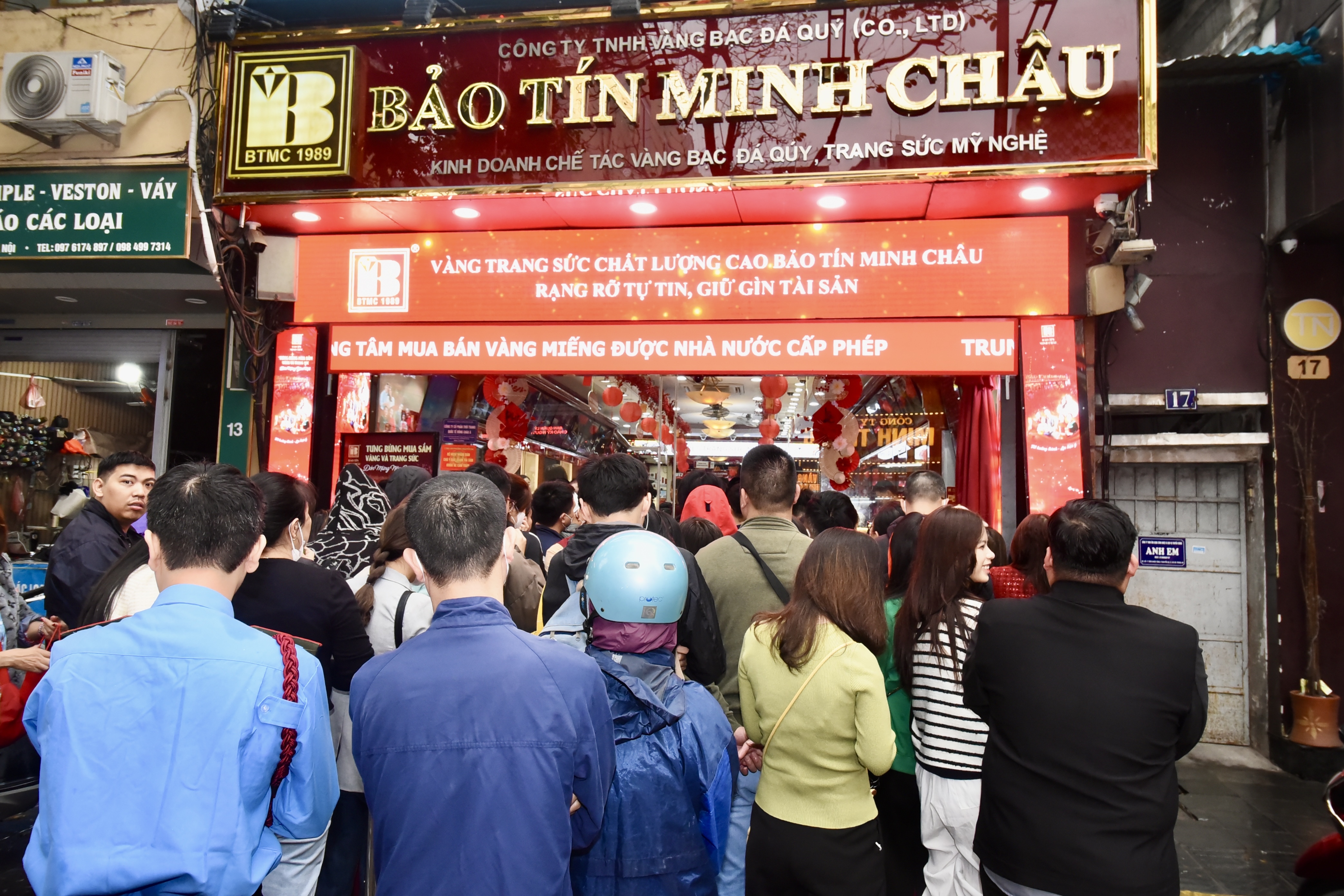 Tất cả các cửa hàng trong hệ thống của Bảo Tín Minh Châu tiếp tục mở cửa và phục vụ khách hàng giao dịch từ 12h ngày 26/3/2026.