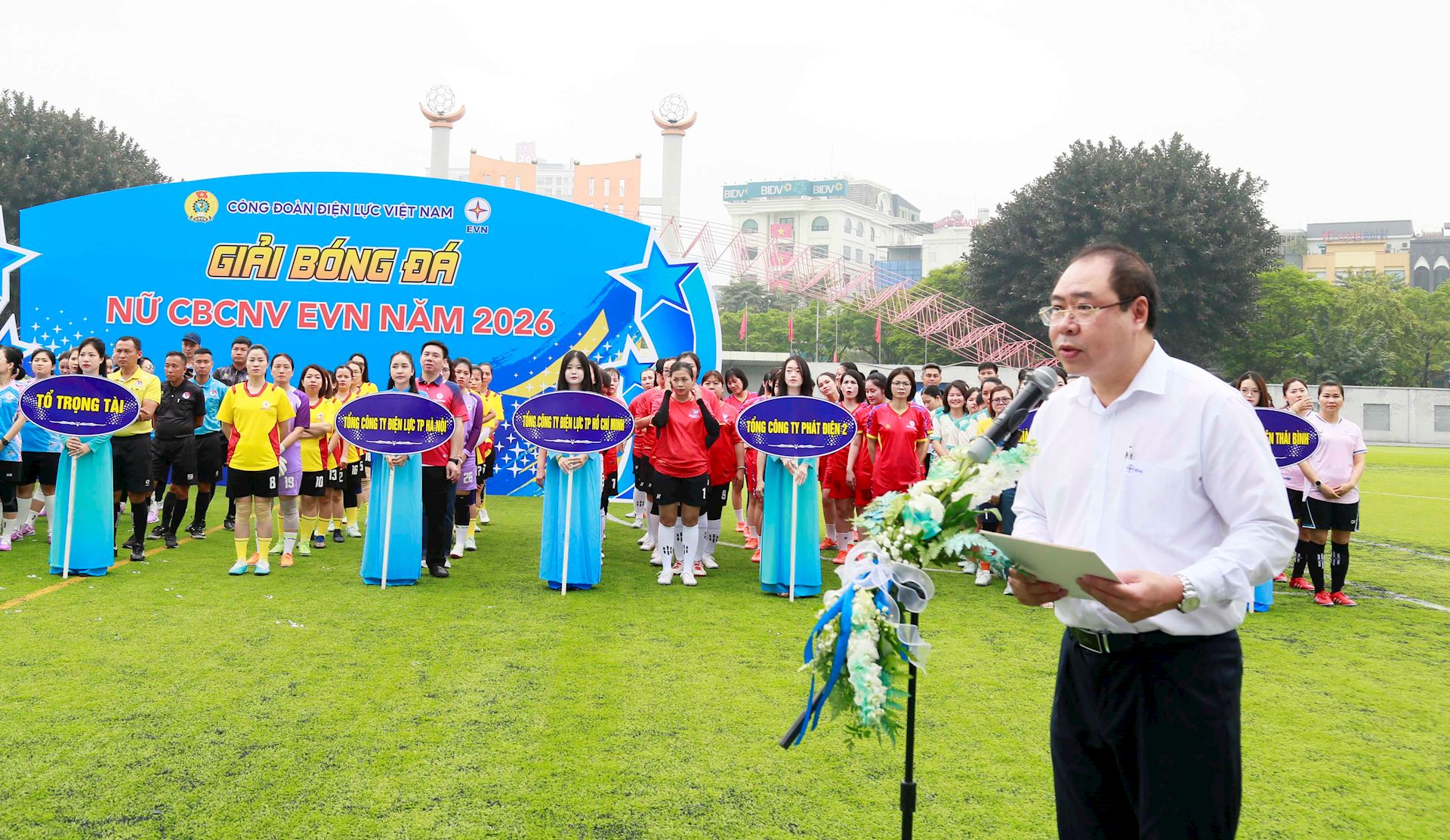 Công đoàn Điện lực Việt Nam khai mạc giải bóng đá nữ giao hữu