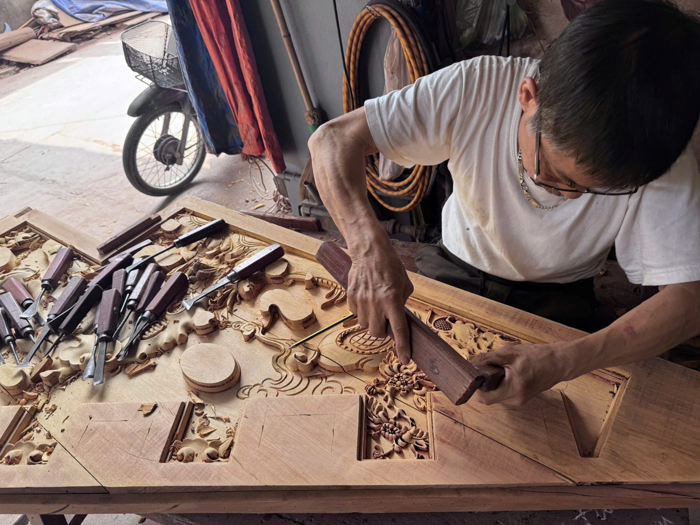 Làng mộc Phù Yên chuyển mình thích ứng, nâng cao giá trị kinh tế  