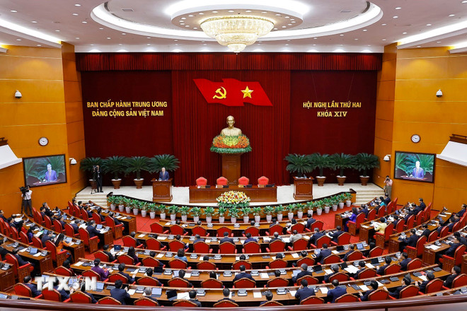 Từ Hội nghị Trung ương 2, đề xuất tăng lương cơ sở gắn cải cách bộ máy