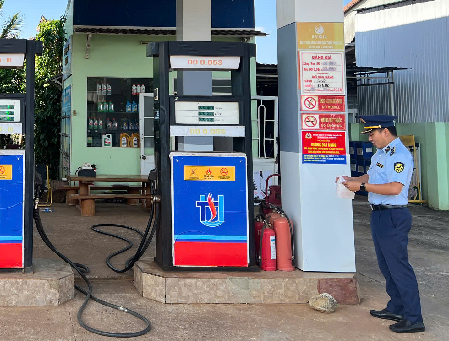 Đắk Lắk xử lý cửa hàng xăng dầu vi phạm bán hàng qua đường dây nóng