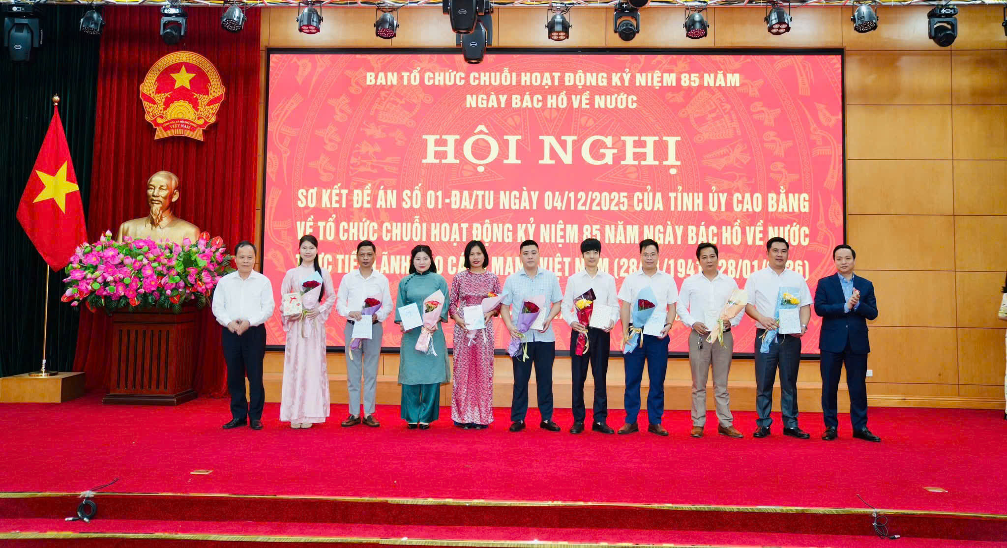 Báo Công Thương vinh dự là một trong số các cơ quan báo chí Trung ương được tỉnh Cao Bằng tặng bằng khen.