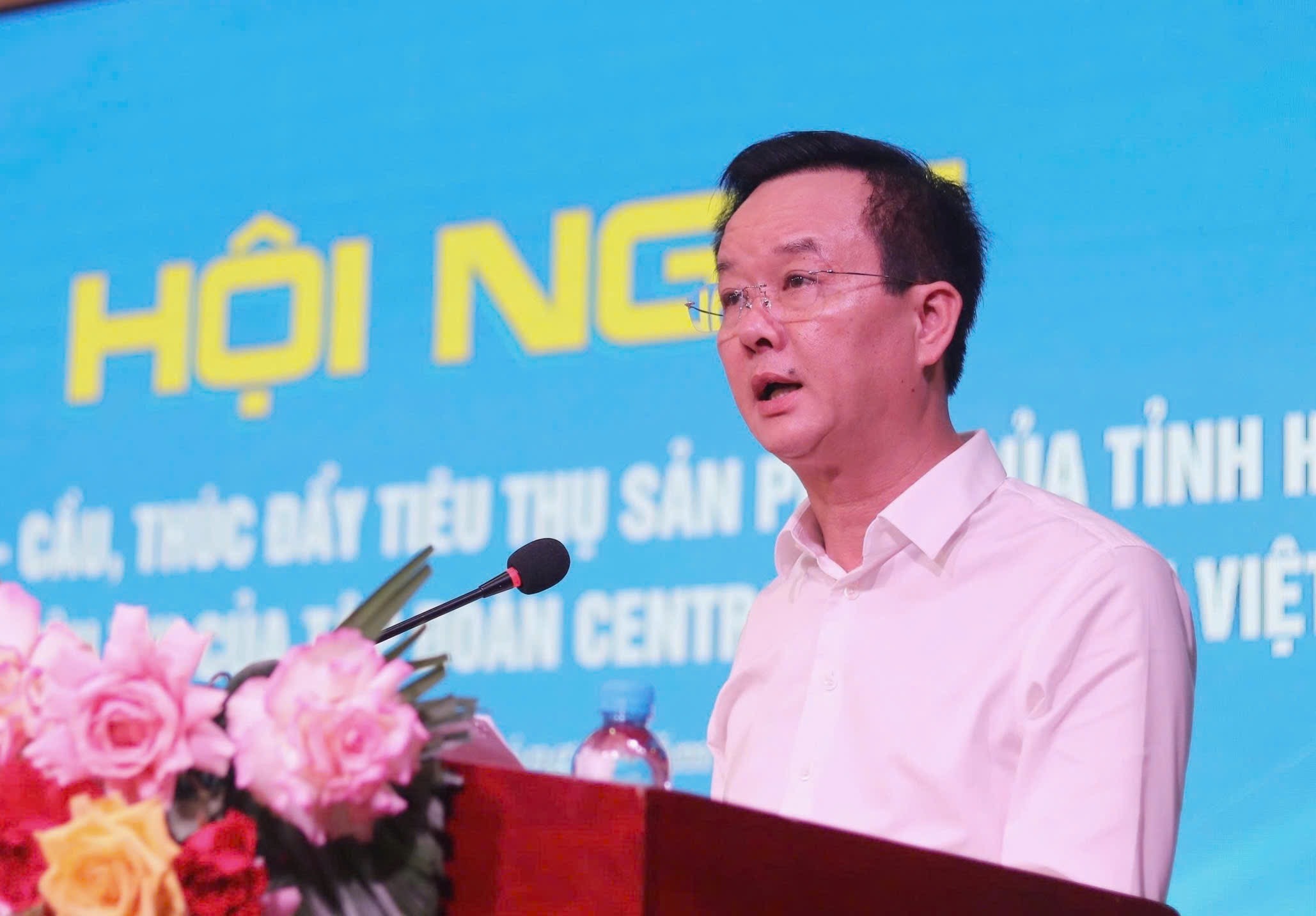 Phó Chủ tịch UBND tỉnh Trần Báu Hà phát biểu chỉ đạo hội nghị. Ảnh: Trọng Tùng