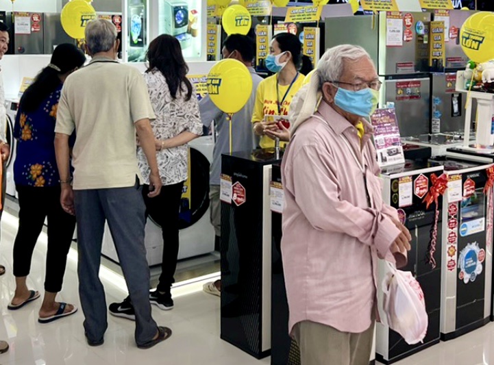 Cần Thơ: Nắng nóng kéo dài, thị trường trái cây và điện lạnh sôi động