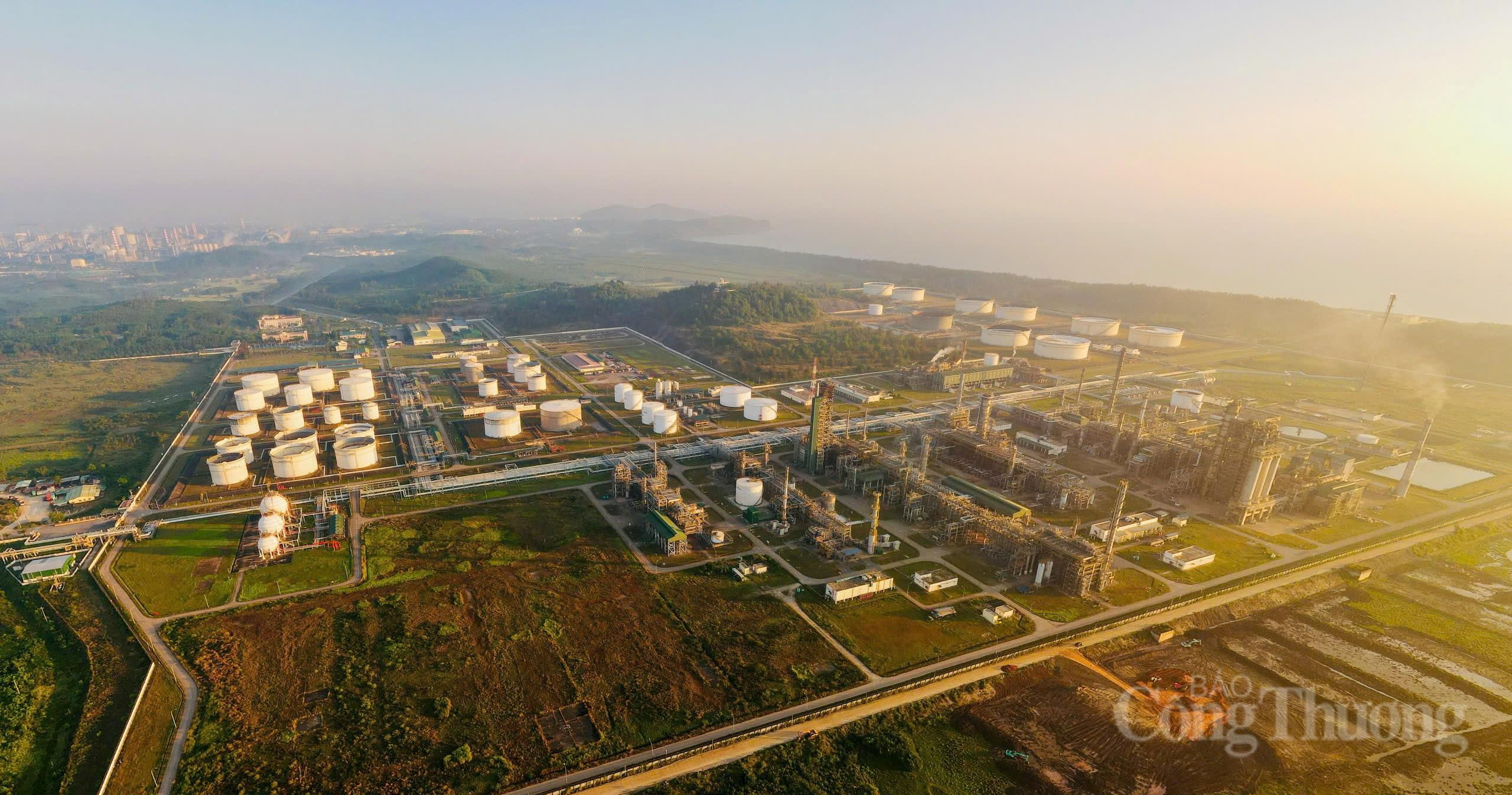 Việt Nam nỗ lực đảm bảo nguồn cung dầu thô từ 2 nhà máy lọc dầu trong nước (Ảnh nhà máy Lọc hóa dầu Bình Sơn - Ảnh: Nam Nguyễn)