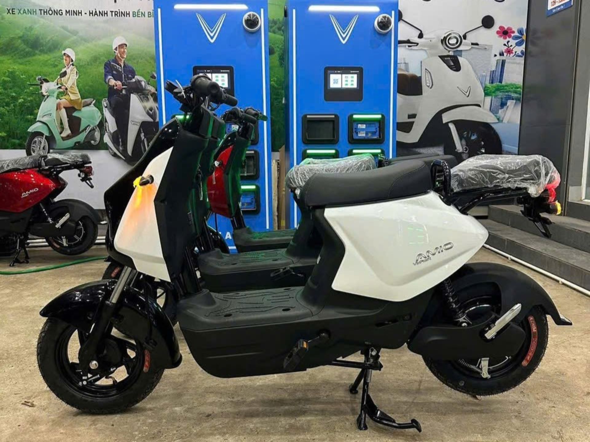 VinFast Amio: Xe máy điện phù hợp học sinh, người nội trợ