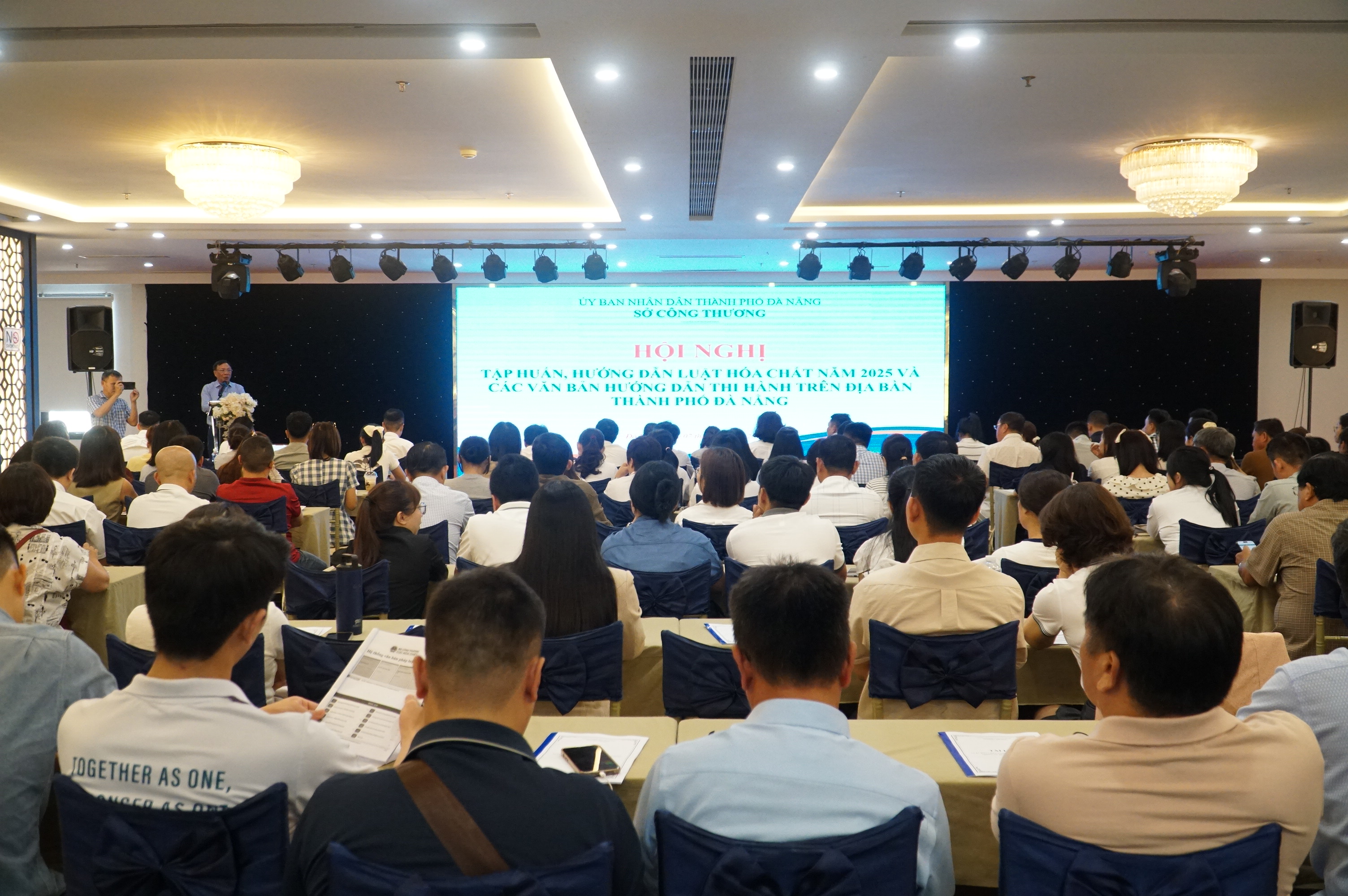 Đà Nẵng: 'Cầm tay chỉ việc' thực hiện Luật Hóa chất cho doanh nghiệp