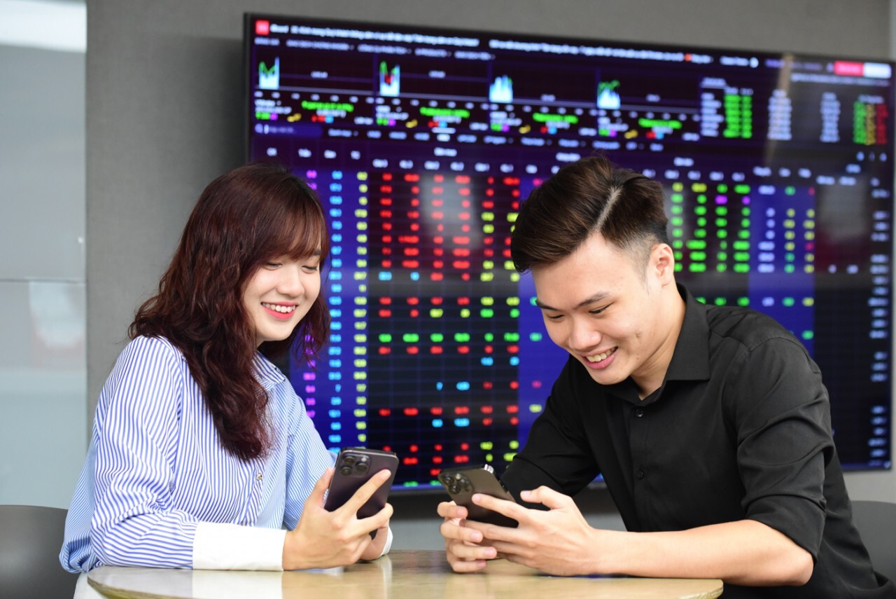 Chứng khoán tăng xấp xỉ 80 điểm với thanh khoản gấp rưỡi