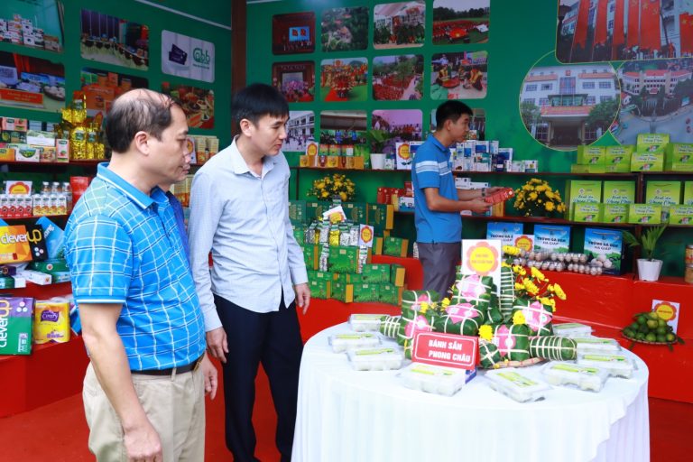 Tôn vinh đặc sản địa phương trong không gian Lễ hội Đền Hùng