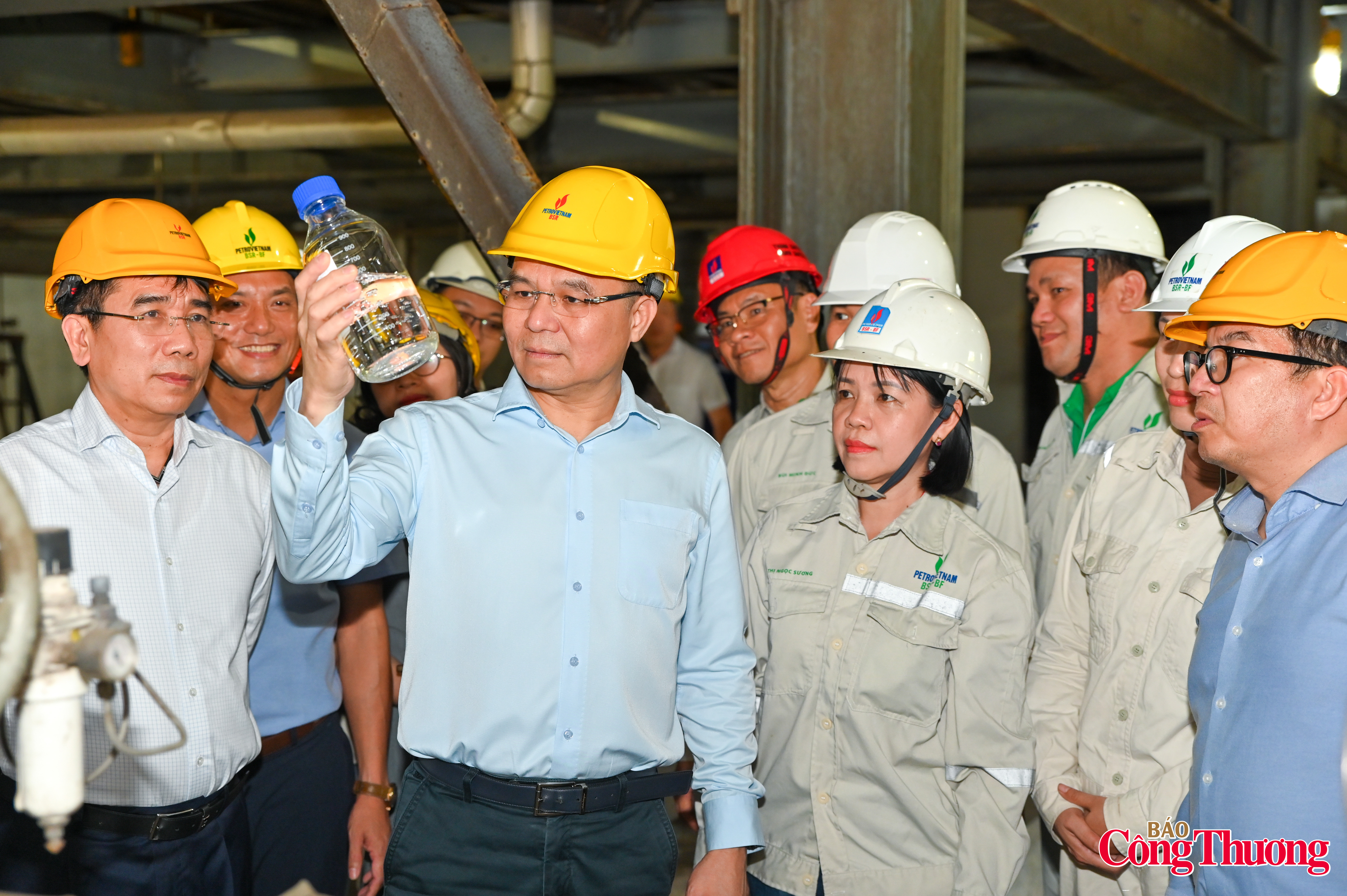 Mới đây, Bộ trưởng Bộ CôngThương Lê Mạnh Hùng đã kiểm tra hoạt động của Nhà máy nhiên liệu sinh học Bio-Ethanol Dung Quất.