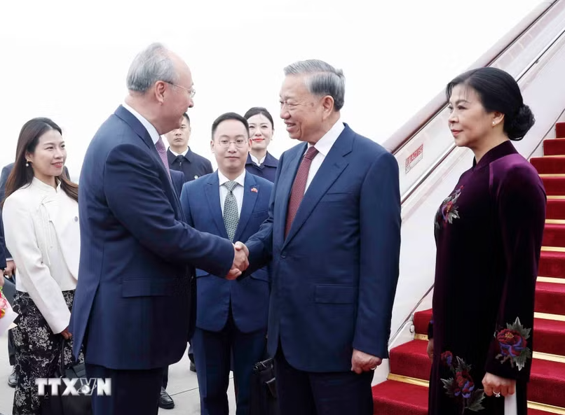 Tổng Bí thư, Chủ tịch nước và Phu nhân bắt đầu thăm cấp Nhà nước đến Trung Quốc