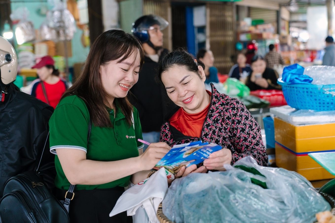 Ngân hàng tăng tốc hỗ trợ hộ kinh doanh thích ứng phương thức thuế mới