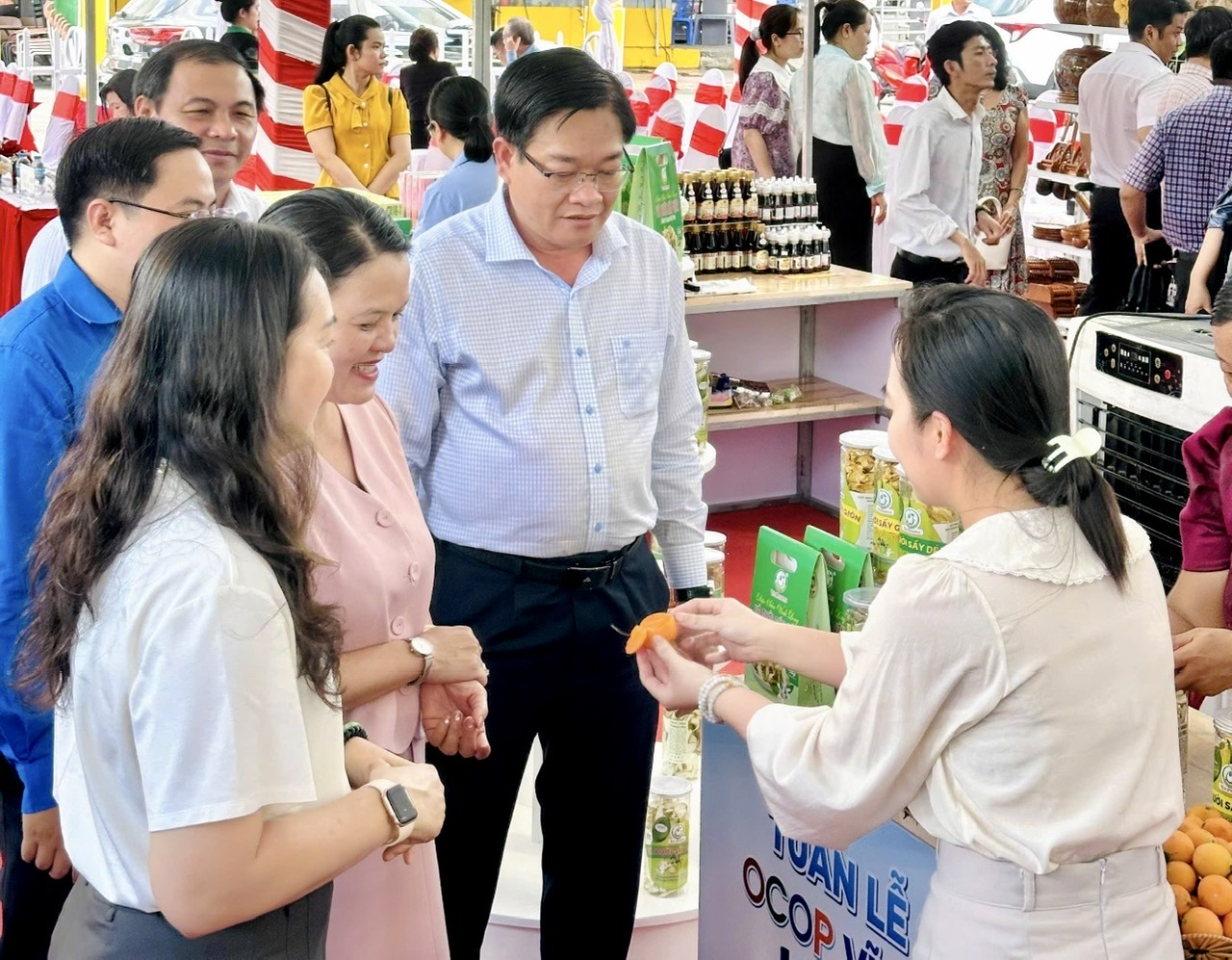 Vĩnh Long đẩy mạnh kết nối, nâng tầm sản phẩm OCOP vào siêu thị