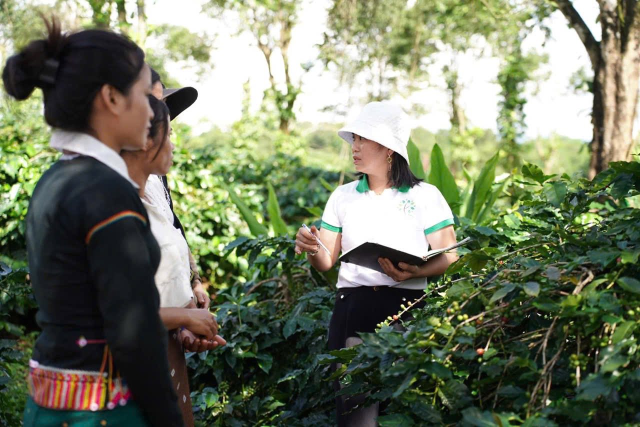 Phụ nữ vùng cao và hành trình thoát 'bẫy giá trị thấp'
