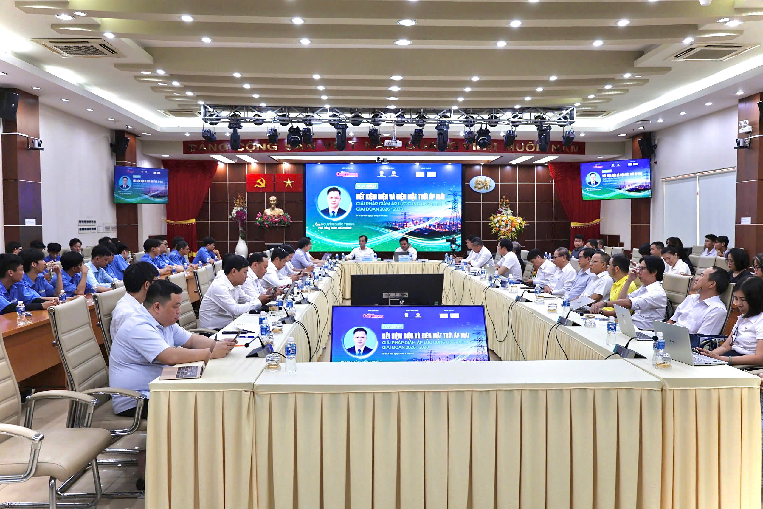 Chùm ảnh tọa đàm 'Tiết kiệm điện và điện mặt trời áp mái: Giải pháp giảm áp lực cung ứng điện giai đoạn 2026 - 2030'