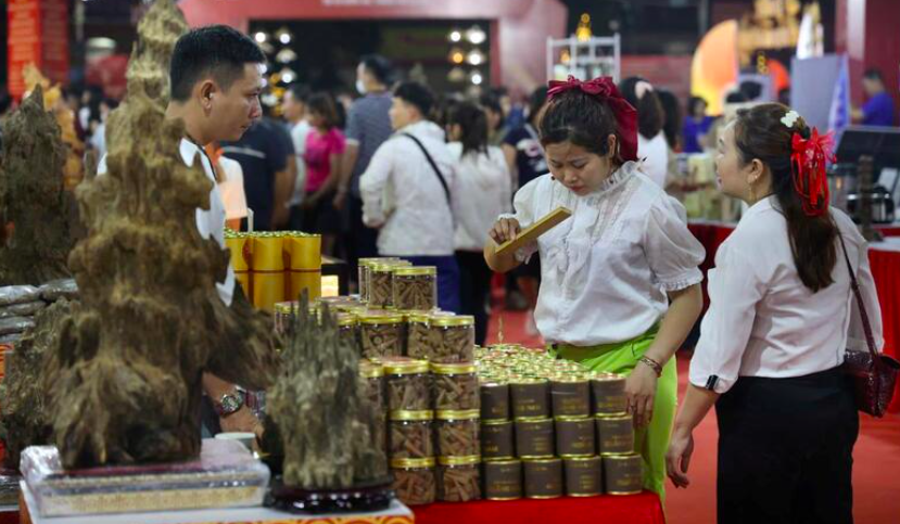 Kết nối làng nghề, mở rộng đầu ra cho sản phẩm OCOP địa phương