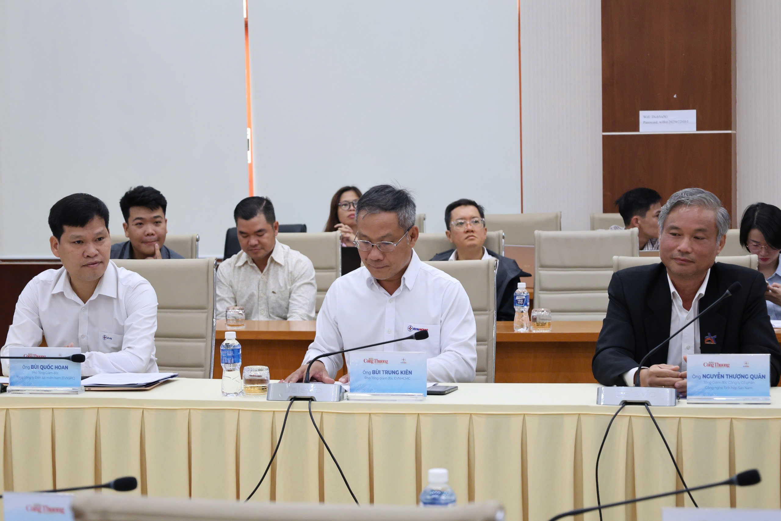 Các diễn giả tham dự Tọa đàm.