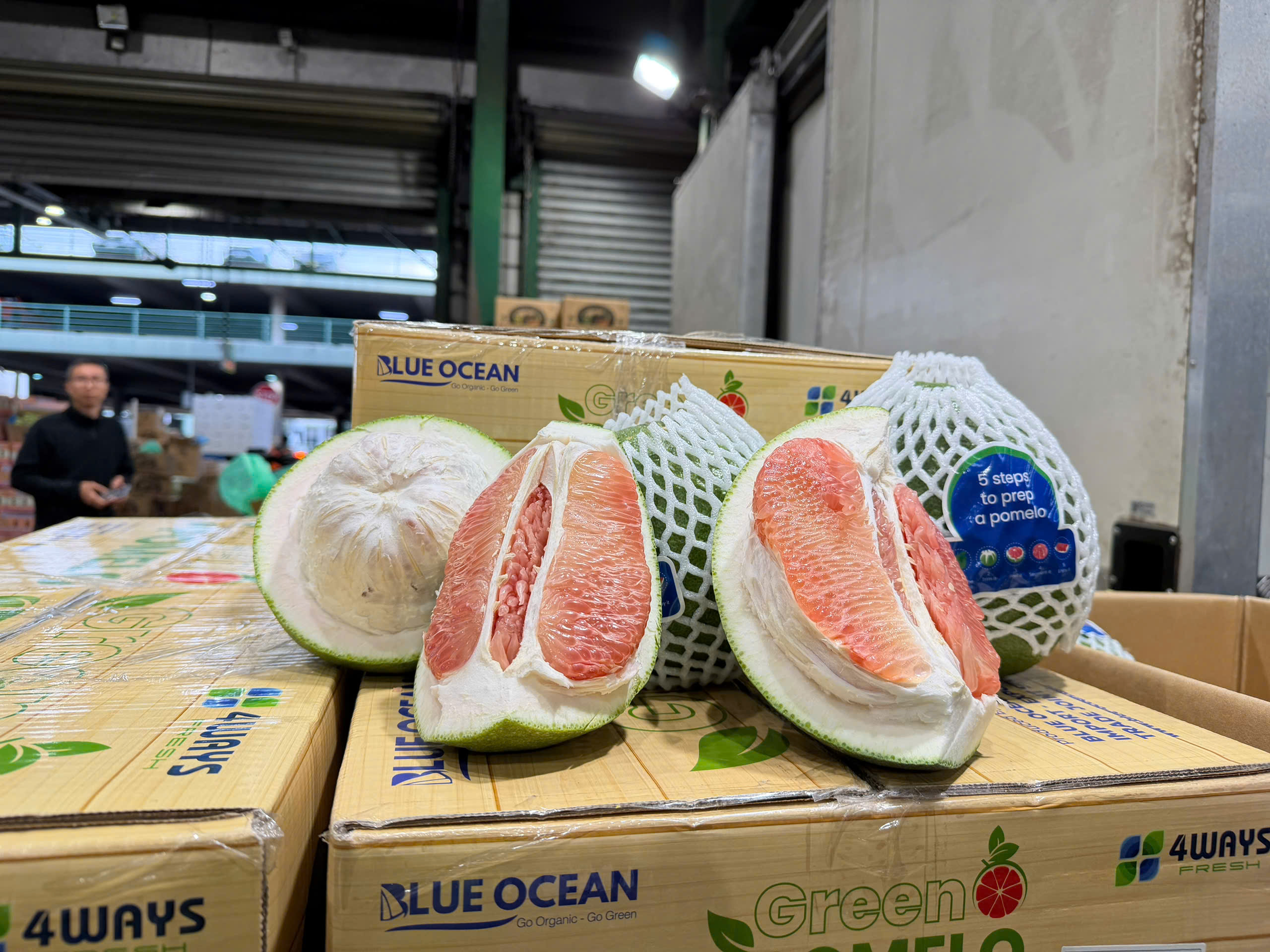 Thông quan lô bưởi tươi đầu tiên bằng đường hàng không vào Australia