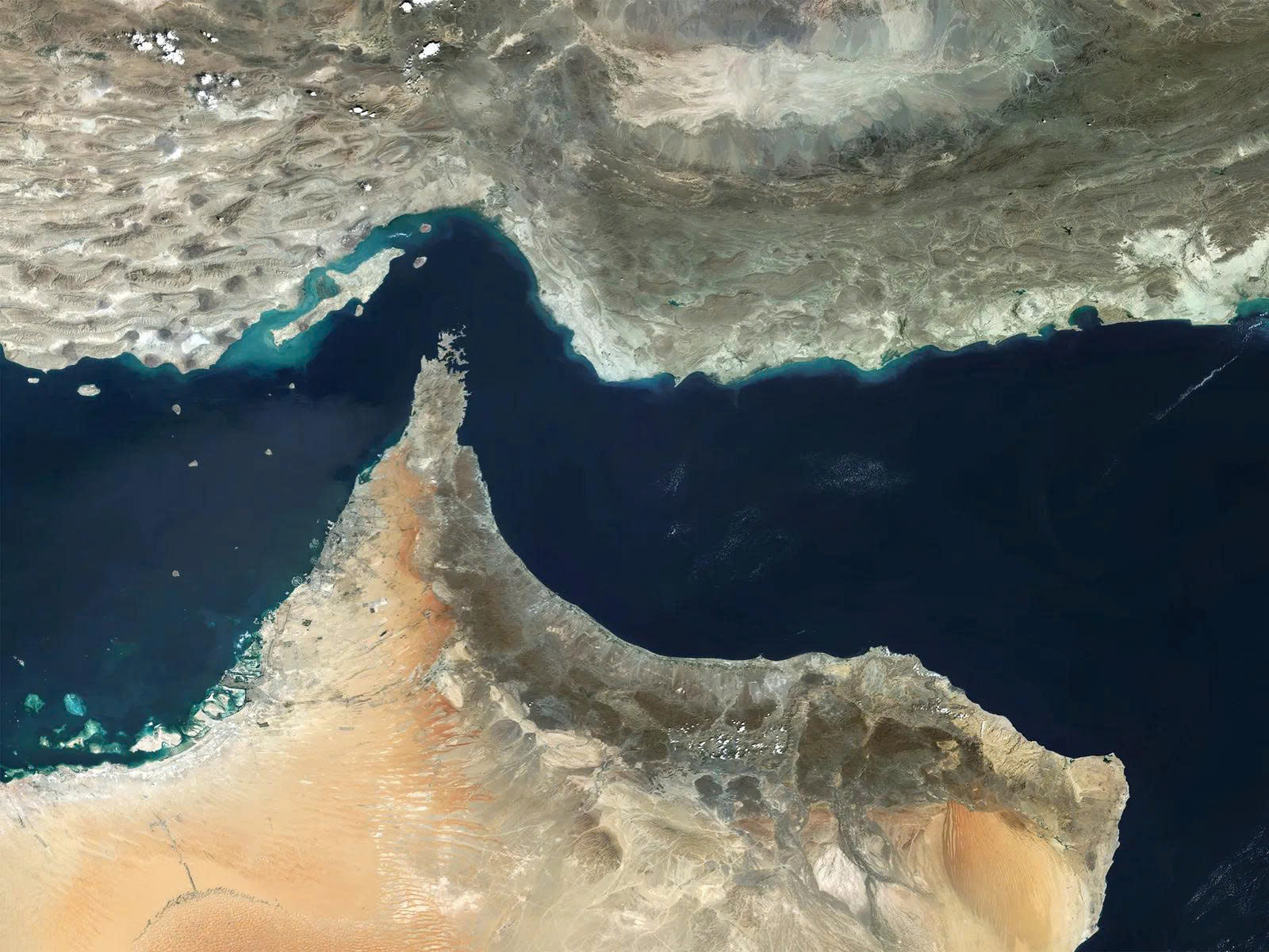 Mỹ - Iran căng thẳng tại Hormuz bất chấp lệnh ngừng bắn