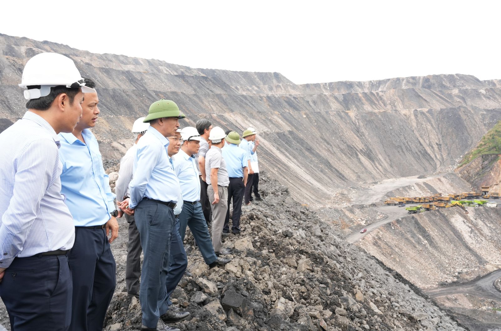 Lãnh đạo TKV kiểm tra phòng chống mưa bão tại Than Hà Tu