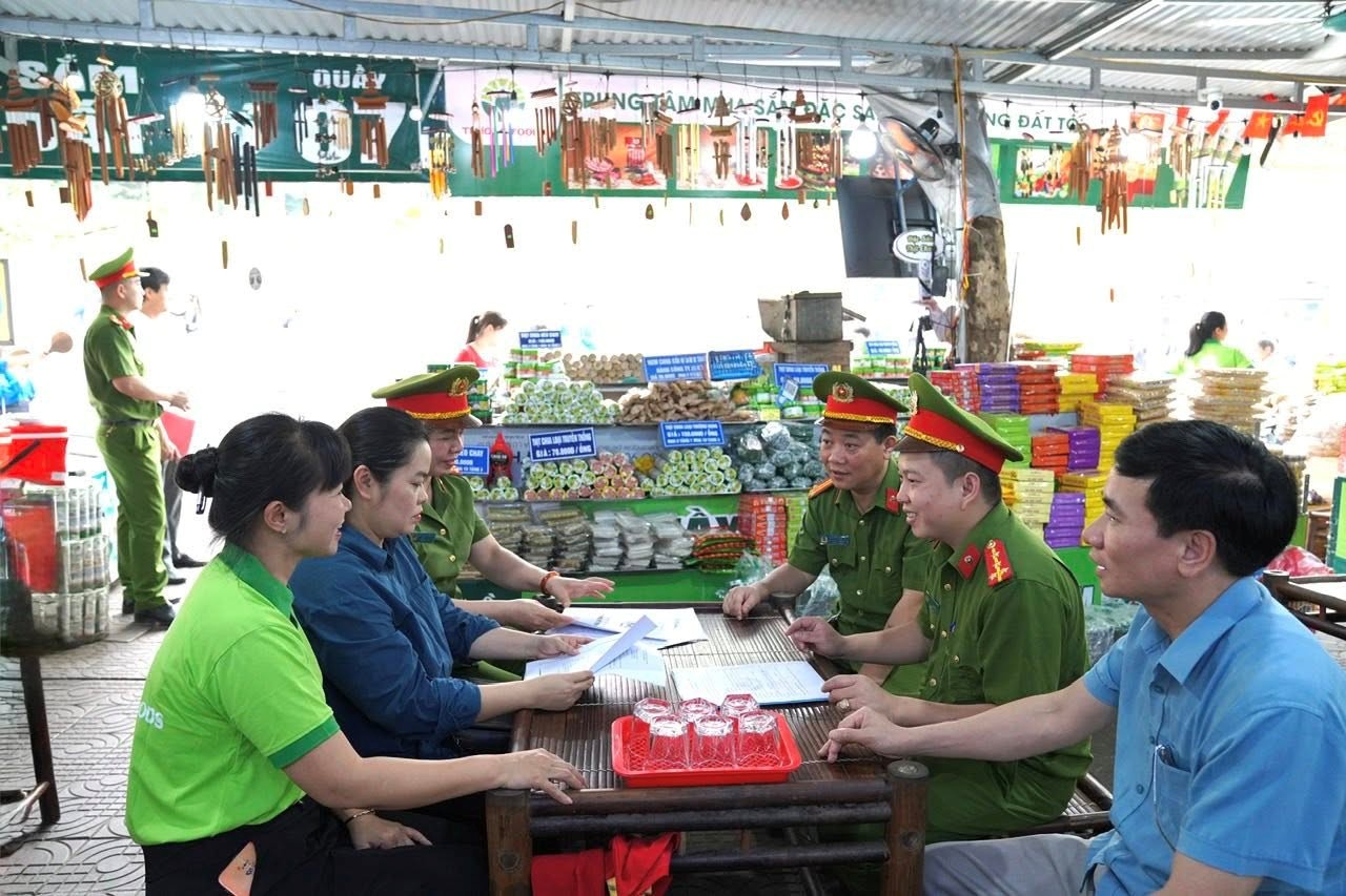 Kiểm tra hơn 100 cơ sở kinh doanh ăn uống, lưu trú tại lễ hội Đền Hùng