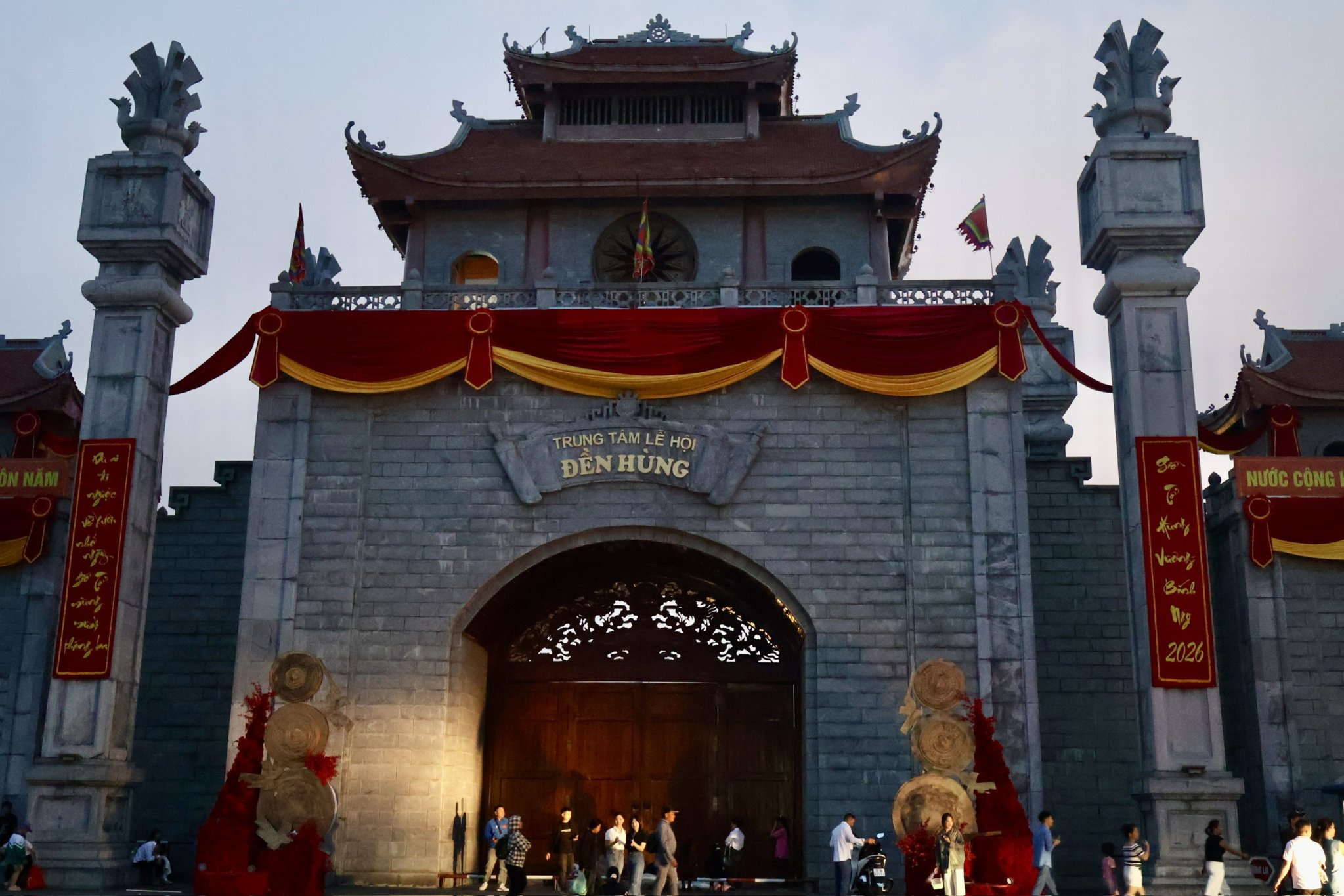 Hàng vạn người về dự lễ Giỗ Tổ Hùng Vương