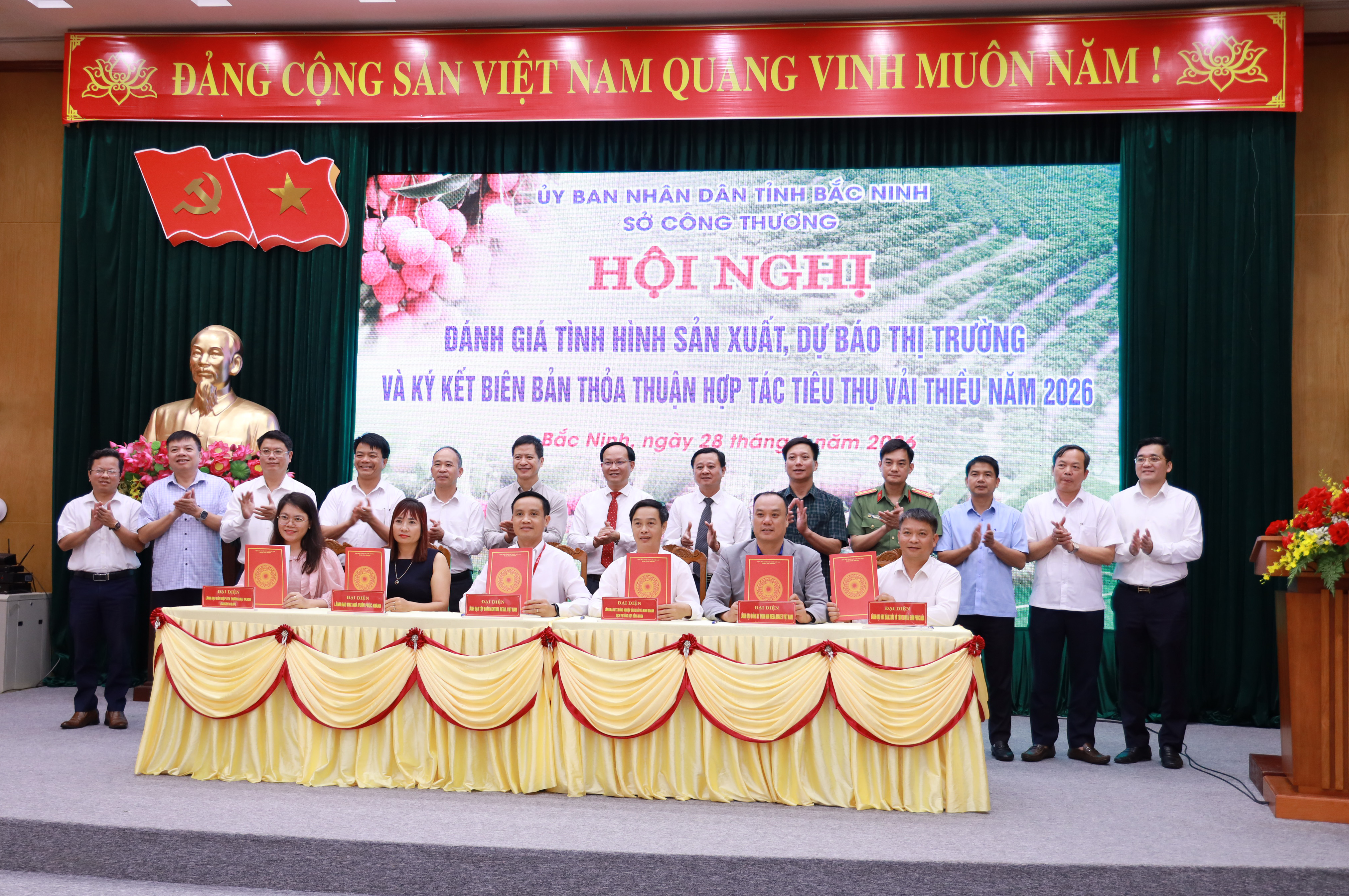 Ký kết hợp tác, tiêu thụ quả vải năm 2026.