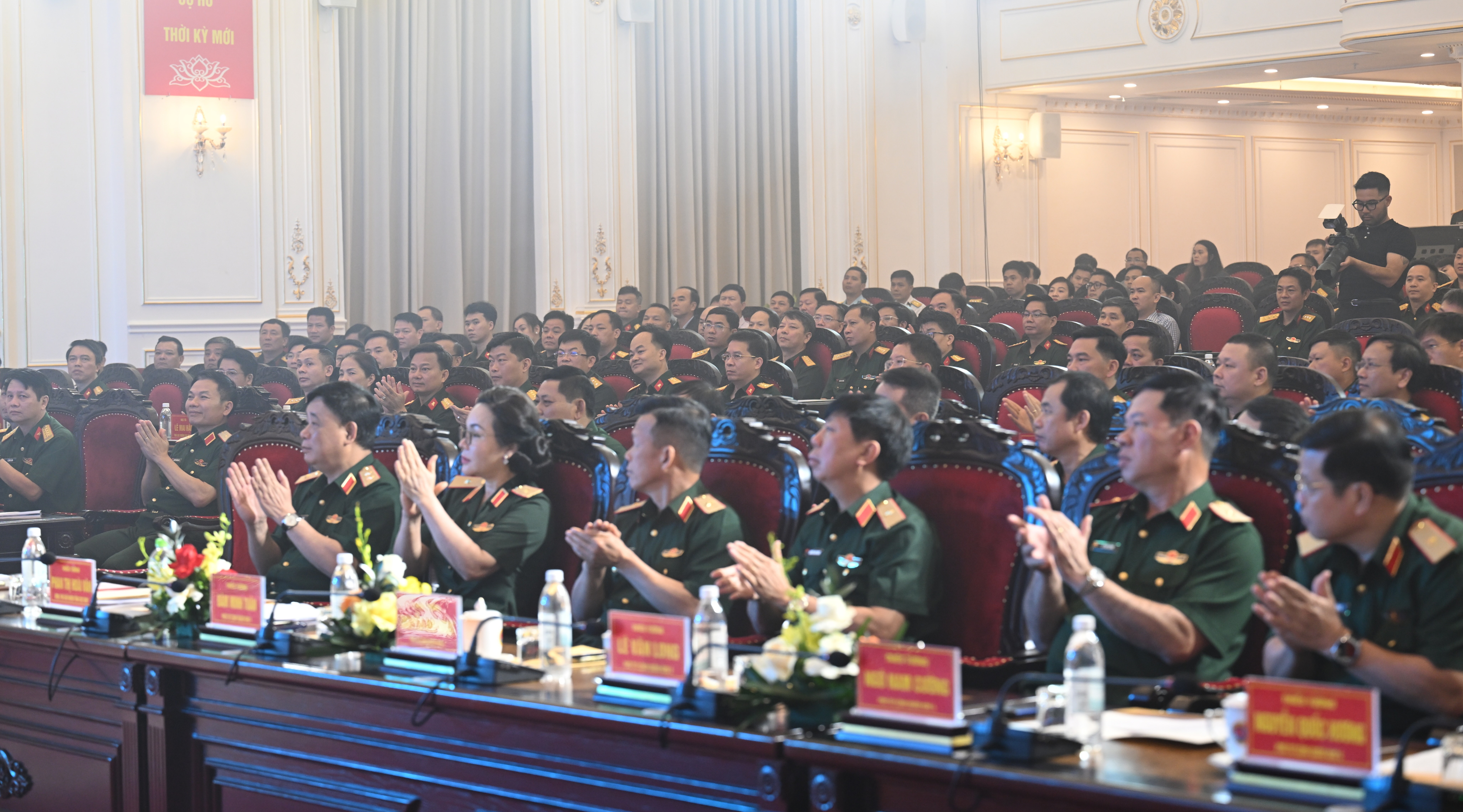 Các đại biểu tham dự hội nghị.