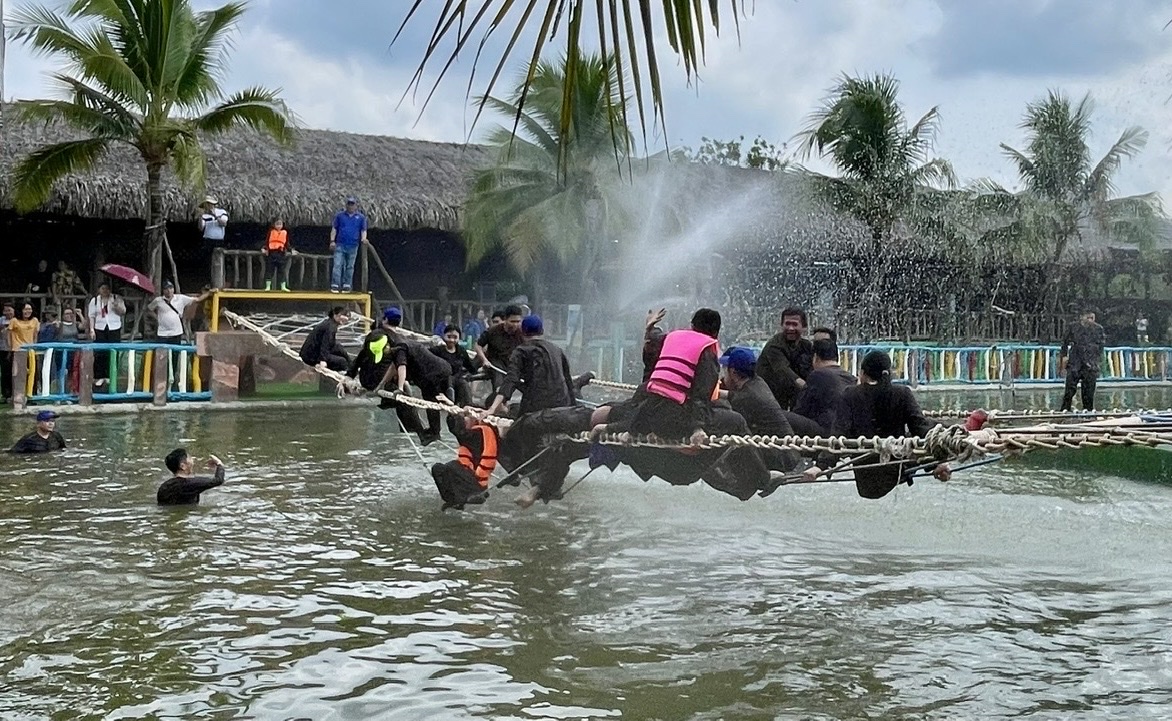 Cần Thơ rộn ràng lễ 30/4 và 1/5, điểm du lịch đông nghịt khách