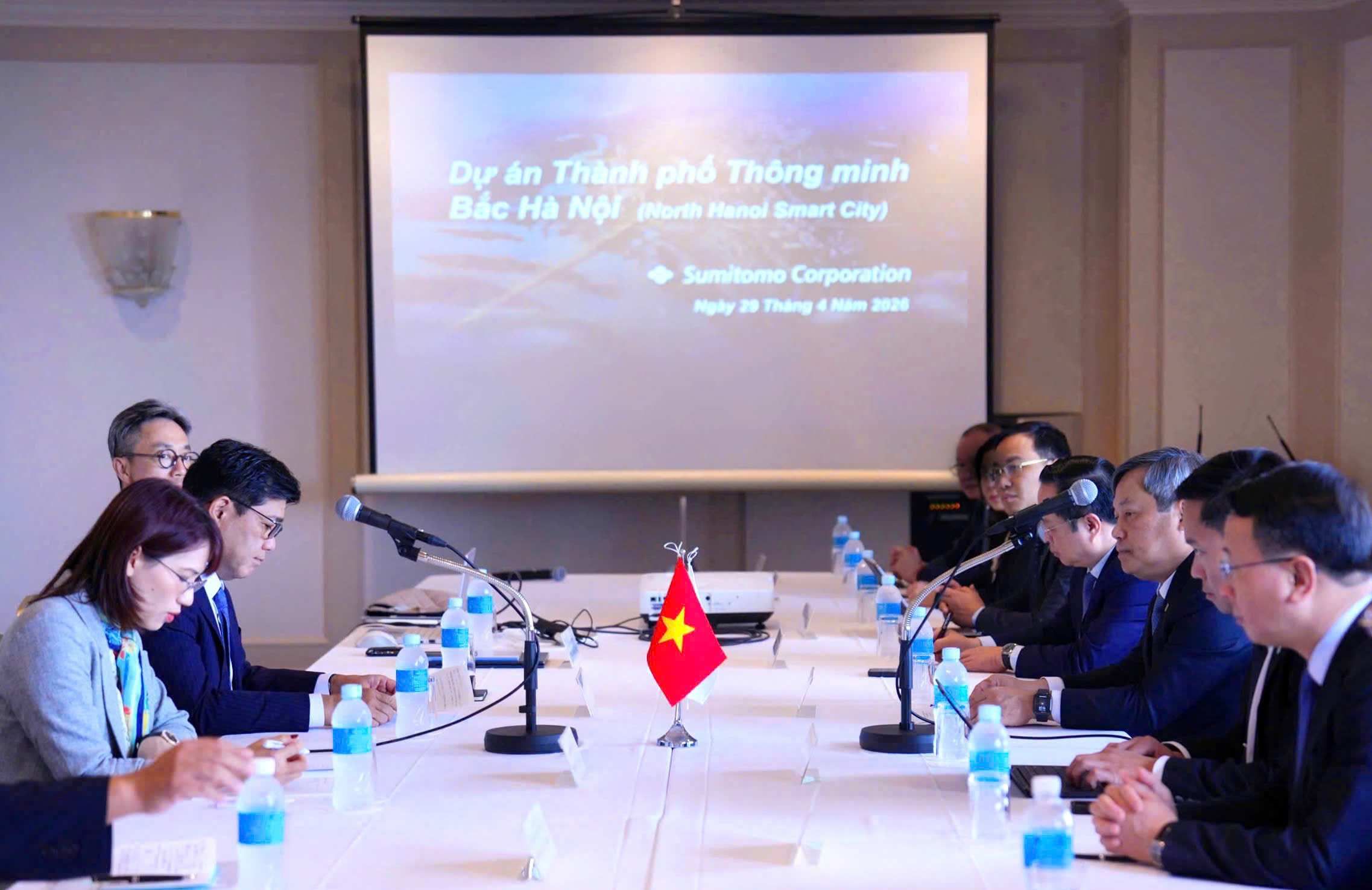 Chủ tịch UBND Thành phố Vũ Đại Thắng và Đoàn đại biểu cấp cao thành phố Hà Nội làm việc với lãnh đạo Tập đoàn Sumitomo ngày 29/4