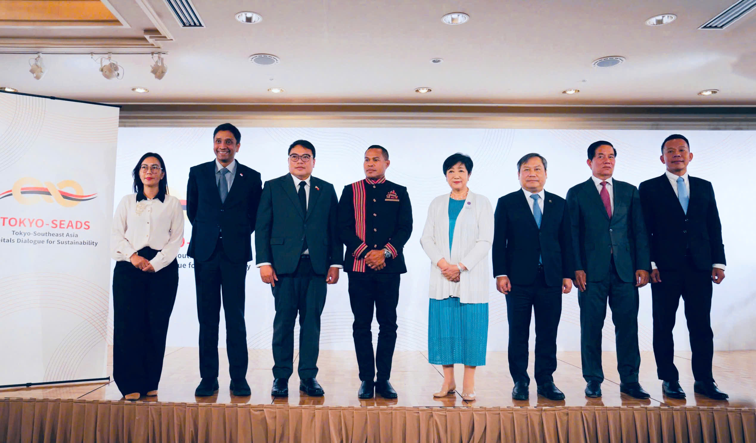 Chủ tịch UBND Thành phố Hà Nội Vũ Đại Thắng cùng các đại biểu tại phiên Đối thoại Tokyo và Thủ đô các nước Đông Nam Á về phát triển bền vững (TOKYO SEADS) lần thứ nhất