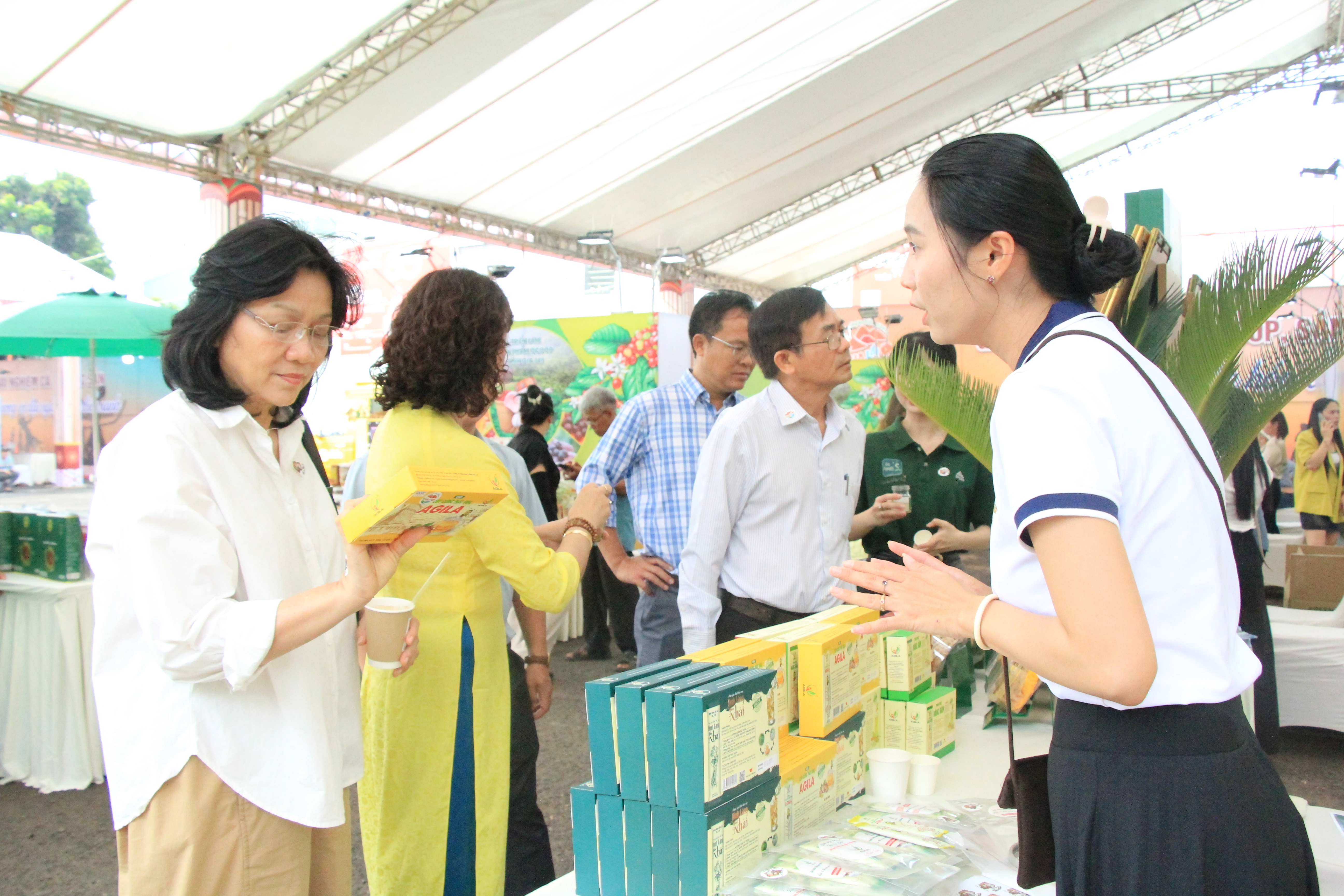 Gia Lai phủ sóng cửa hàng OCOP lưu động, đưa đặc sản đến gần du khách