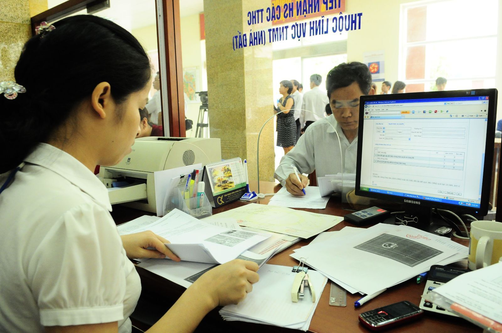 Bộ trưởng Bộ Công Thương Lê Mạnh Hùng yêu cầu các đơn vị khẩn trương rà soát, đơn giản hóa thủ tục hành chính. Ảnh minh họa