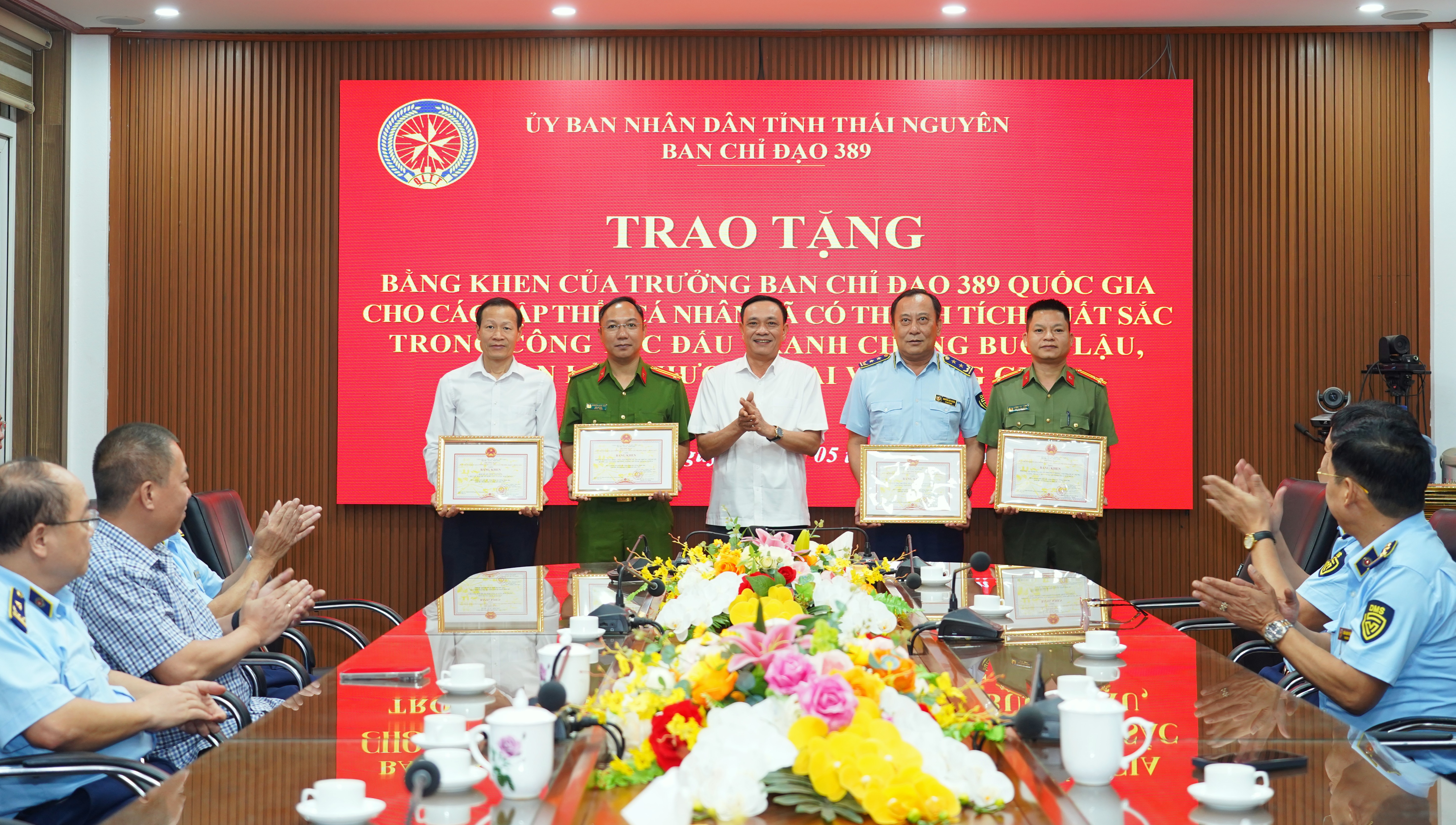 Thái Nguyên khen thưởng cá nhân, tổ chức có thành tích chống buôn lậu