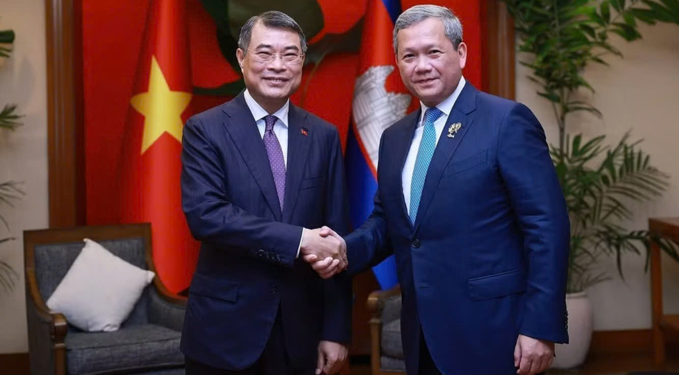 Thủ tướng Lê Minh Hưng gặp lãnh đạo các nước nhân tham dự Hội nghị Cấp cao ASEAN - 7