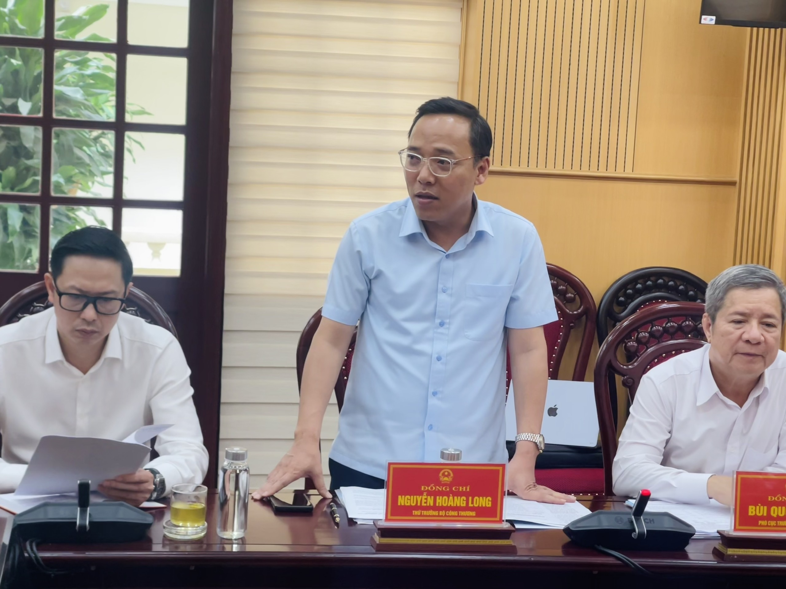Thứ trưởng Nguyễn Hoàng Long.