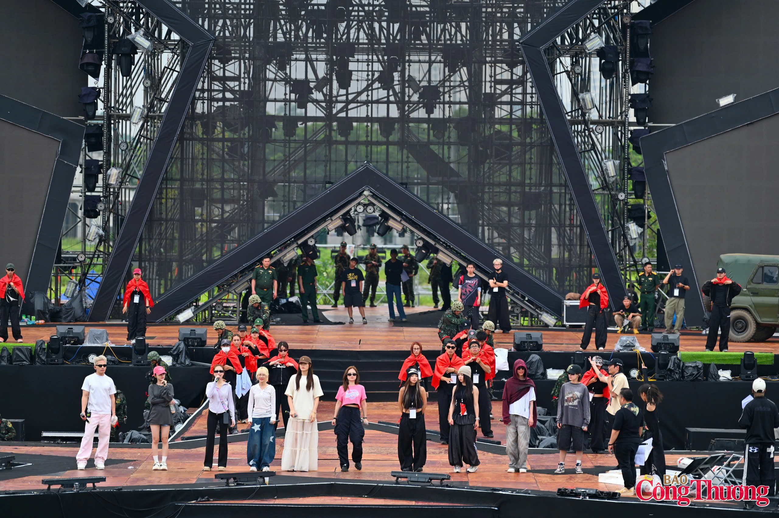 Xe tăng T-54B và xe thang đột kích sẽ xuất hiện tại Sao Nhập Ngũ Concert 2026