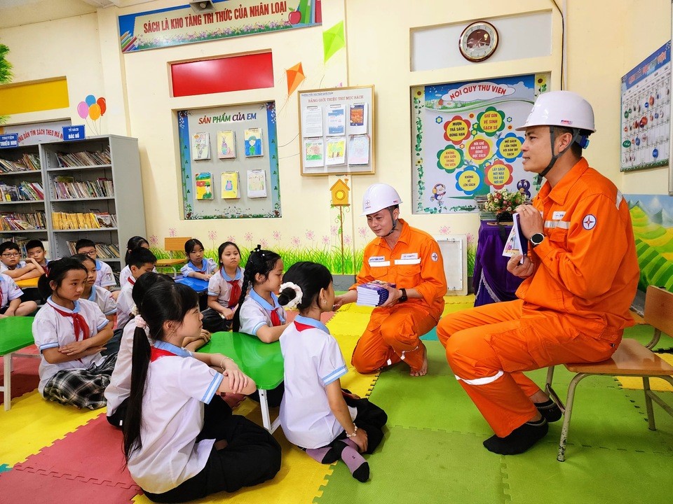 Gieo thói quen tiết kiệm điện từ những trang sách tuổi thơ